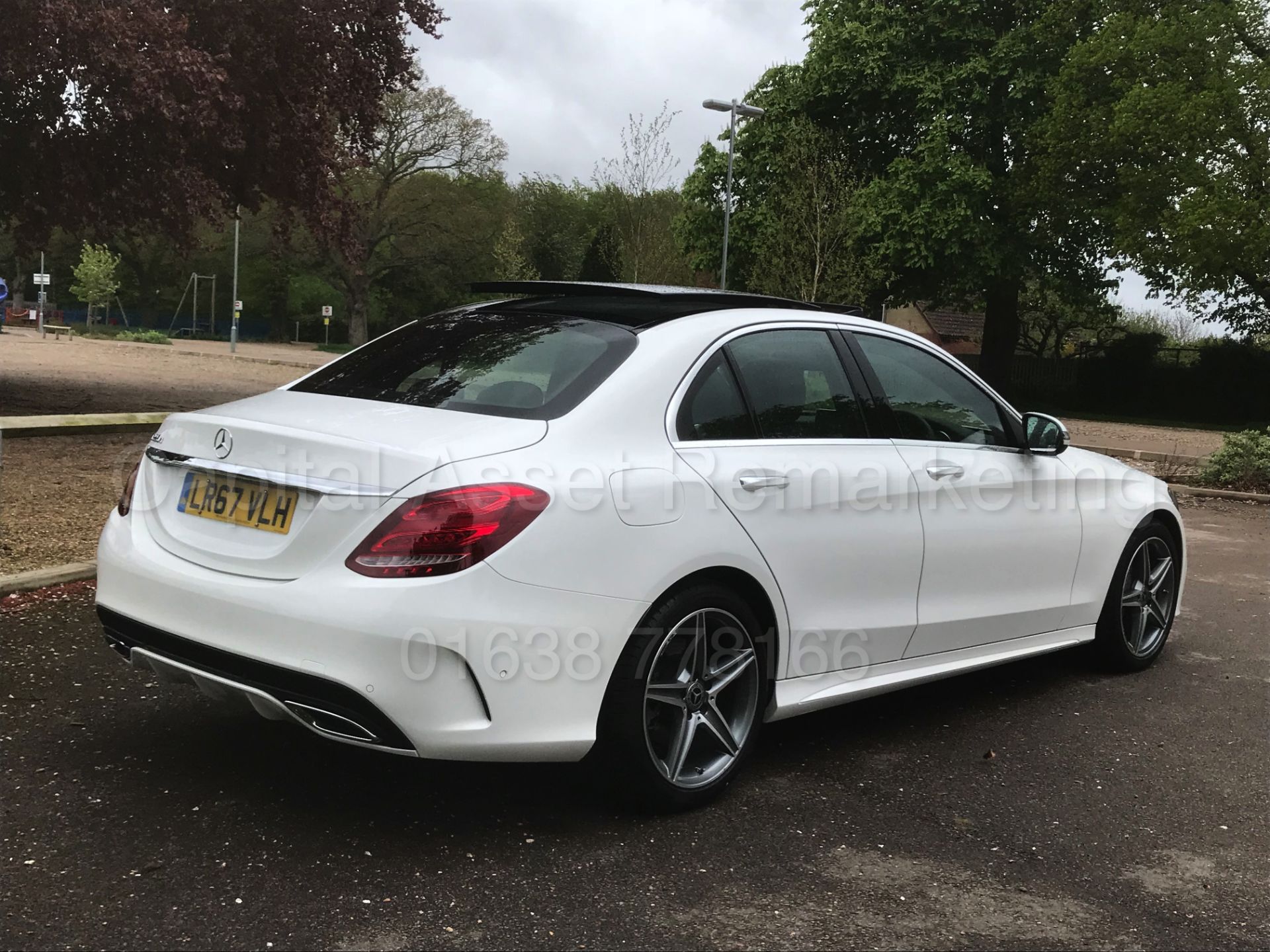 MERCEDES-BENZ C220d 'AMG LINE - PREMIUM PLUS' (2017- 67 REG) '9-G TRONIC AUTO - SAT NAV - PAN ROOF' - Image 18 of 67