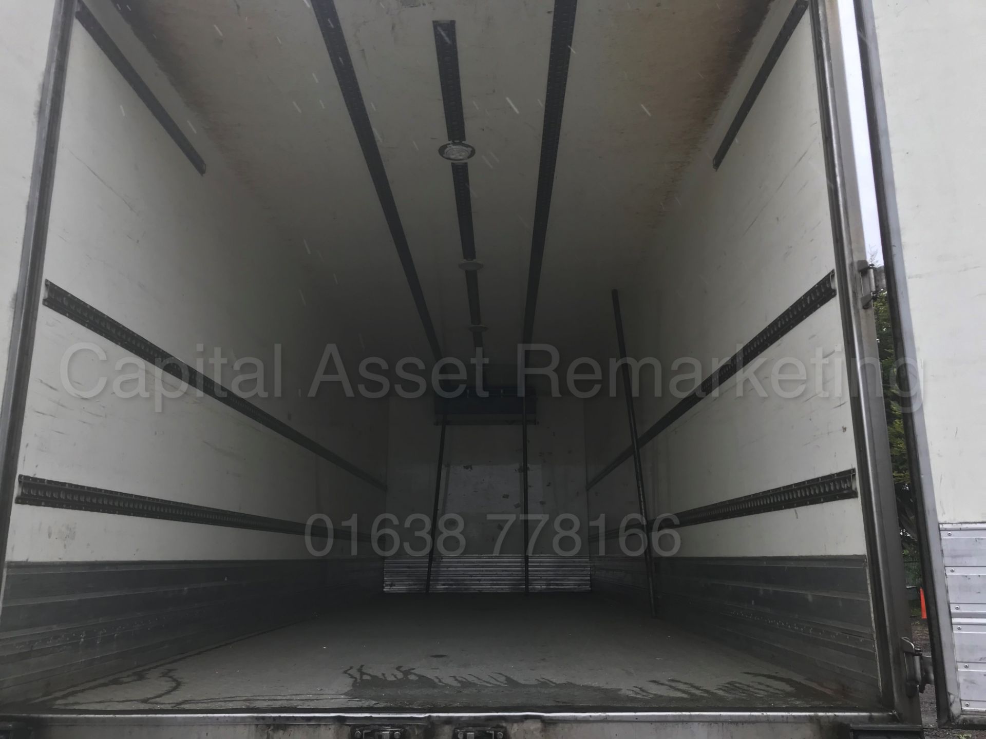 VOLVO ES260 '18 TONNE - REFRIGERATED TRUCK' *SLEEPER CAB* (2011) '7 LITRE DIESEL - 8 SPEED MANUAL' - Image 16 of 30