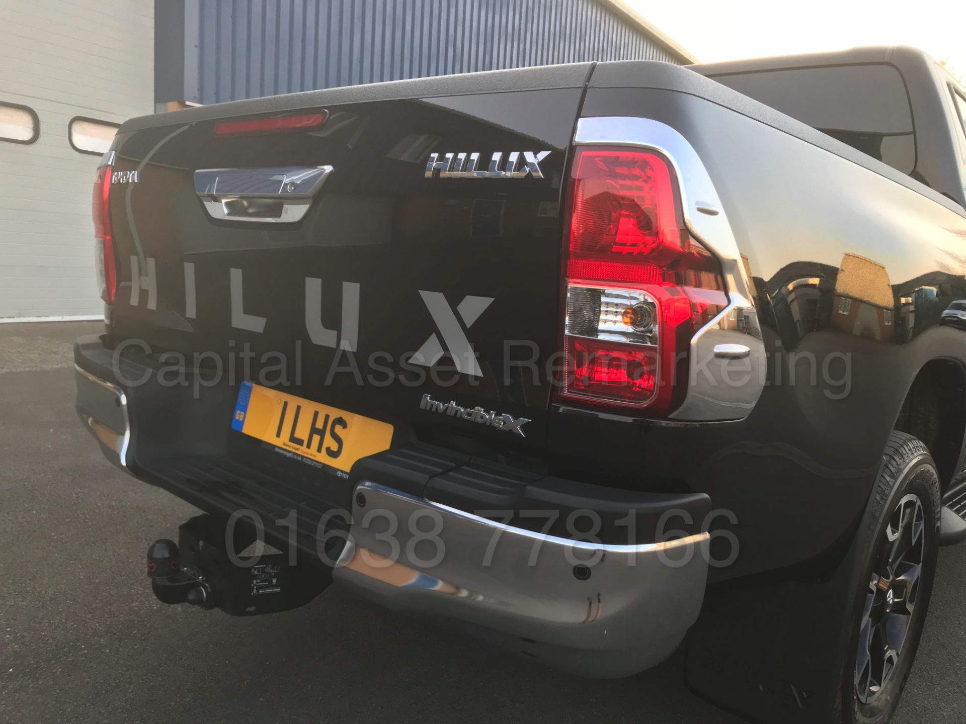 TOYOTA HILUX 'INVINCIBLE X' (2018) D/CAB PICK-UP 'D-4D - AUTO - LEATHER - SAT NAV' *STOP/START* - Image 45 of 82