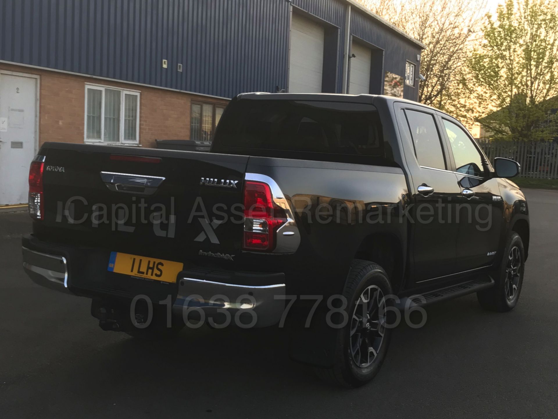 TOYOTA HILUX 'INVINCIBLE X' (2018) D/CAB PICK-UP 'D-4D - AUTO - LEATHER - SAT NAV' *STOP/START* - Image 14 of 82