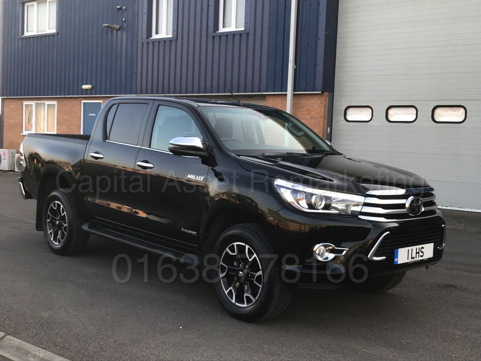 TOYOTA HILUX 'INVINCIBLE X' (2018) D/CAB PICK-UP 'D-4D - AUTO - LEATHER - SAT NAV' *STOP/START* - Bild 2 aus 82