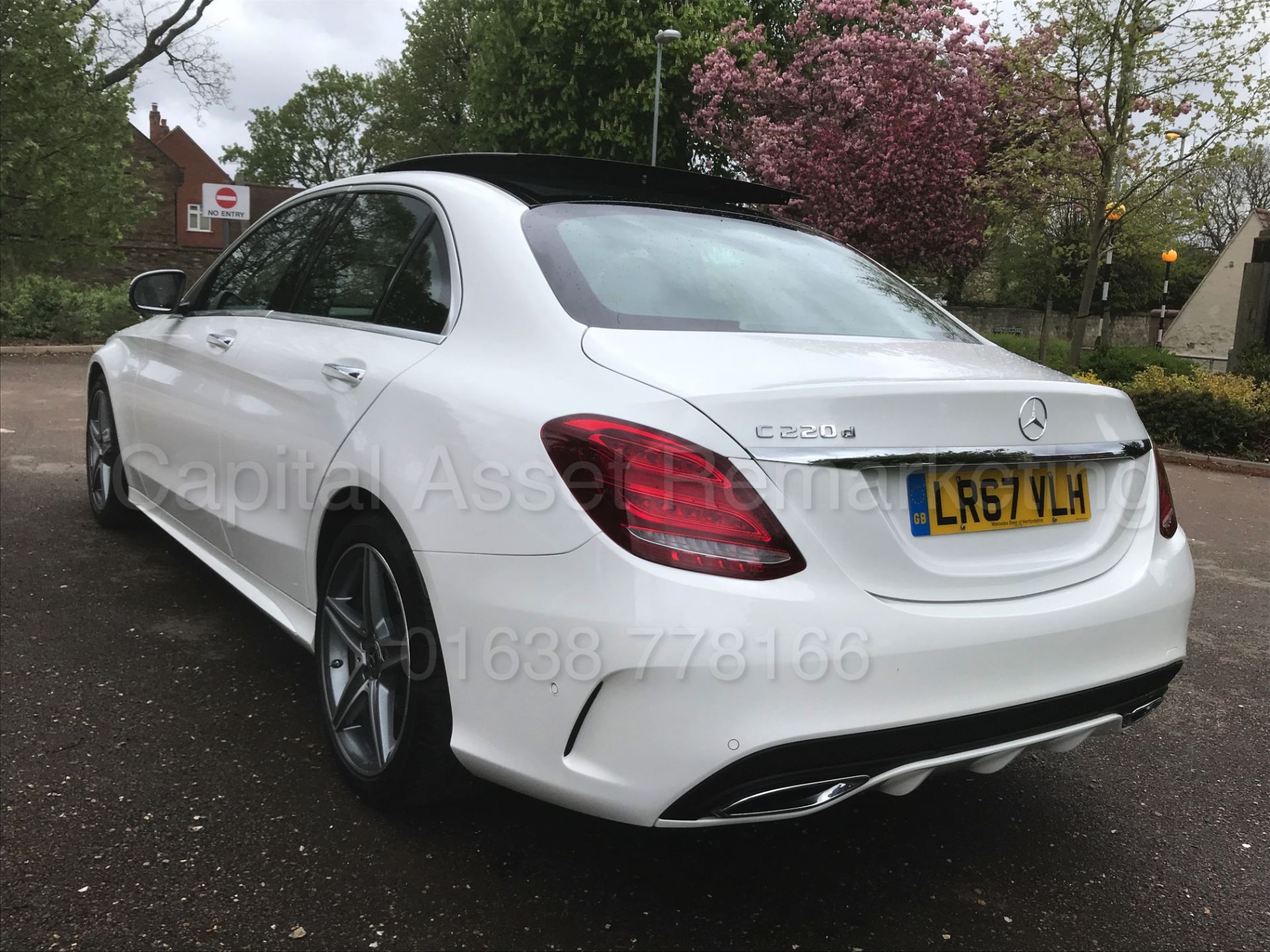 MERCEDES-BENZ C220d 'AMG LINE - PREMIUM PLUS' (2017- 67 REG) '9-G TRONIC AUTO - SAT NAV - PAN ROOF' - Image 13 of 67