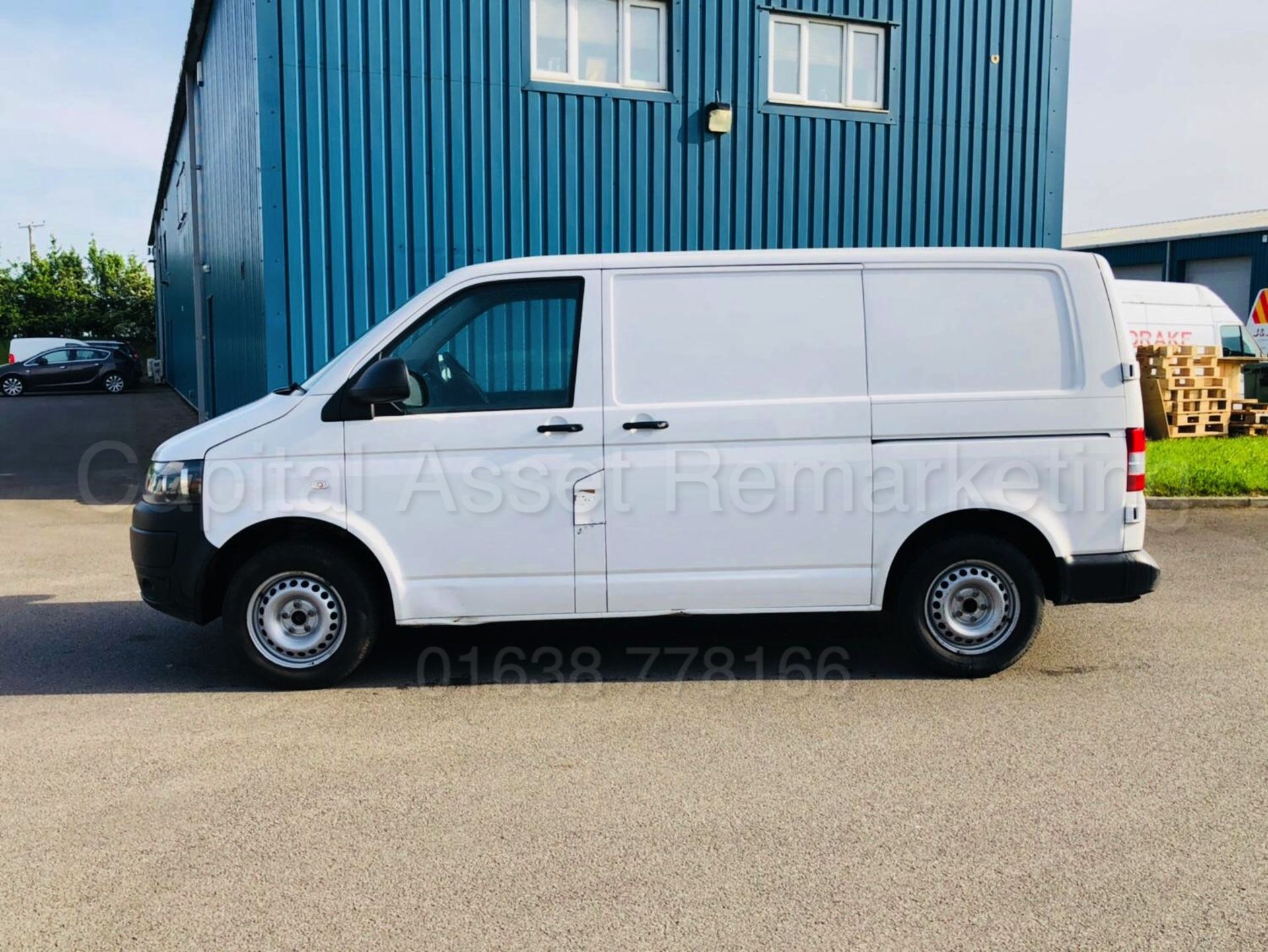 (On Sale) VOLKSWAGEN TRANSPORTER 'SWB - PANEL VAN' (2015- 15 REG) '2.0 TDI - 102 BHP' **LOW MILES** - Image 6 of 31