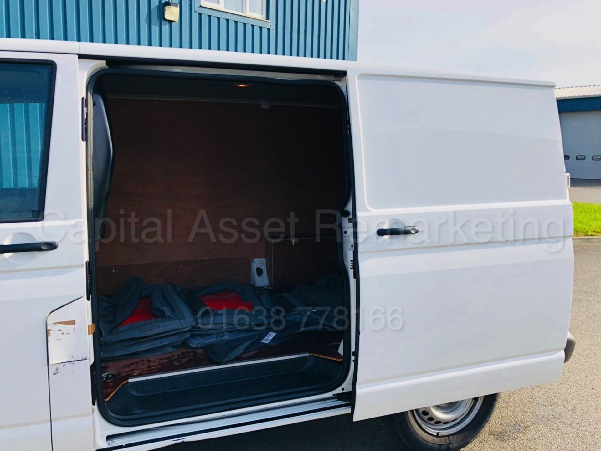 (On Sale) VOLKSWAGEN TRANSPORTER 'SWB - PANEL VAN' (2015- 15 REG) '2.0 TDI - 102 BHP' **LOW MILES** - Image 18 of 31