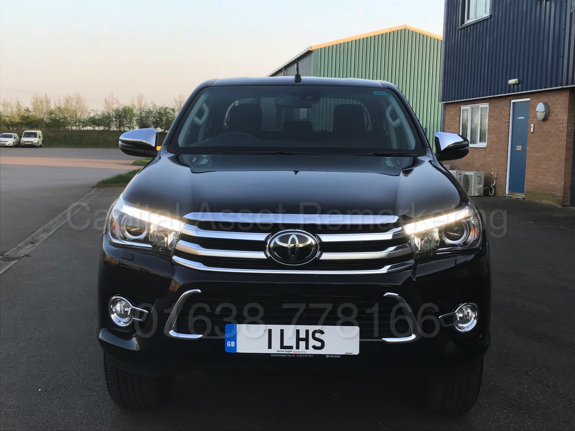 TOYOTA HILUX 'INVINCIBLE X' (2018) D/CAB PICK-UP 'D-4D - AUTO - LEATHER - SAT NAV' *STOP/START* - Image 3 of 76