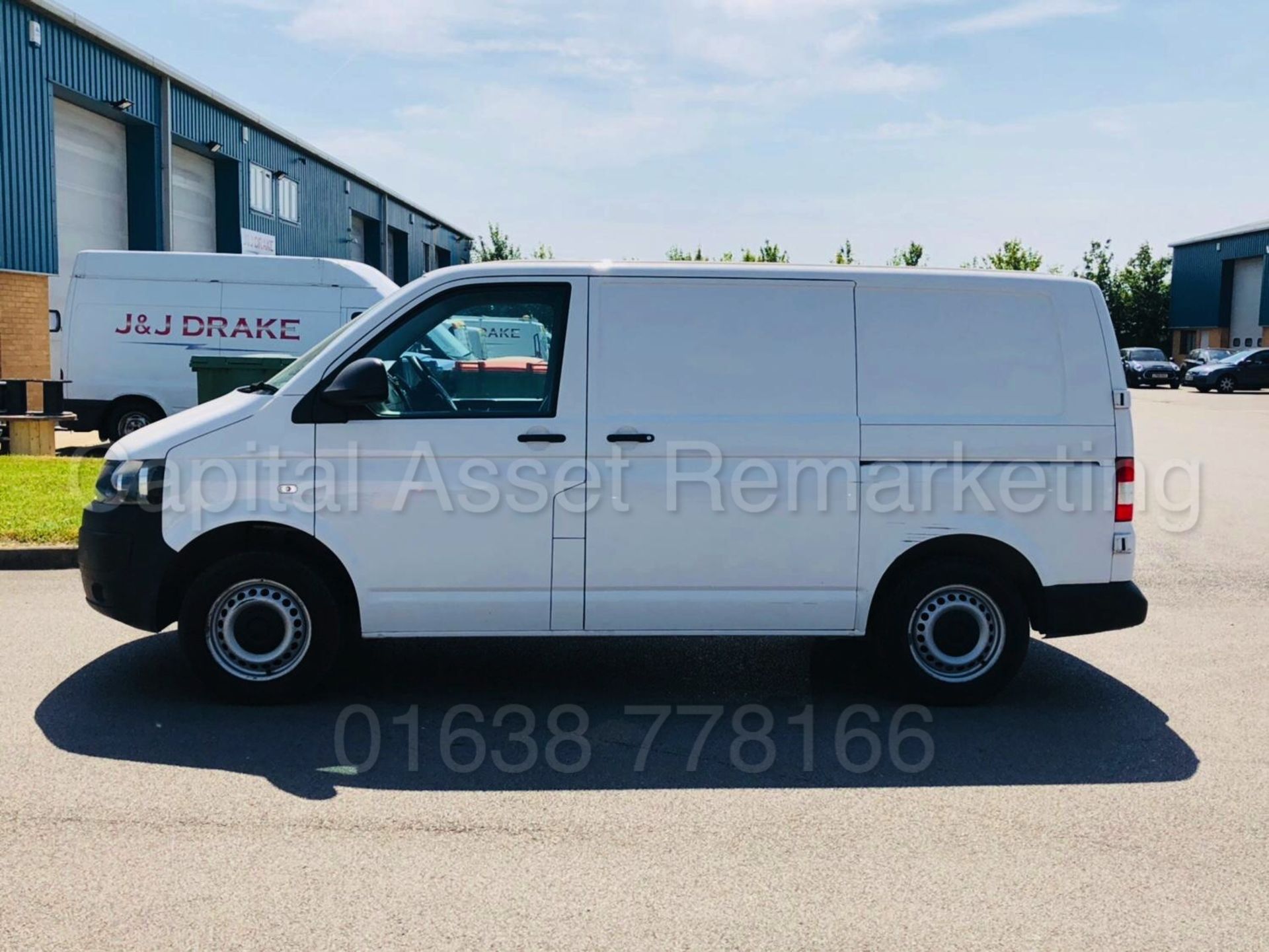 VOLKSWAGEN TRANSPORTER 'SWB - PANEL VAN' (2015 - 15 REG) '2.0 TDI - 102 BHP' **ELECTRIC PACK** - Image 3 of 31