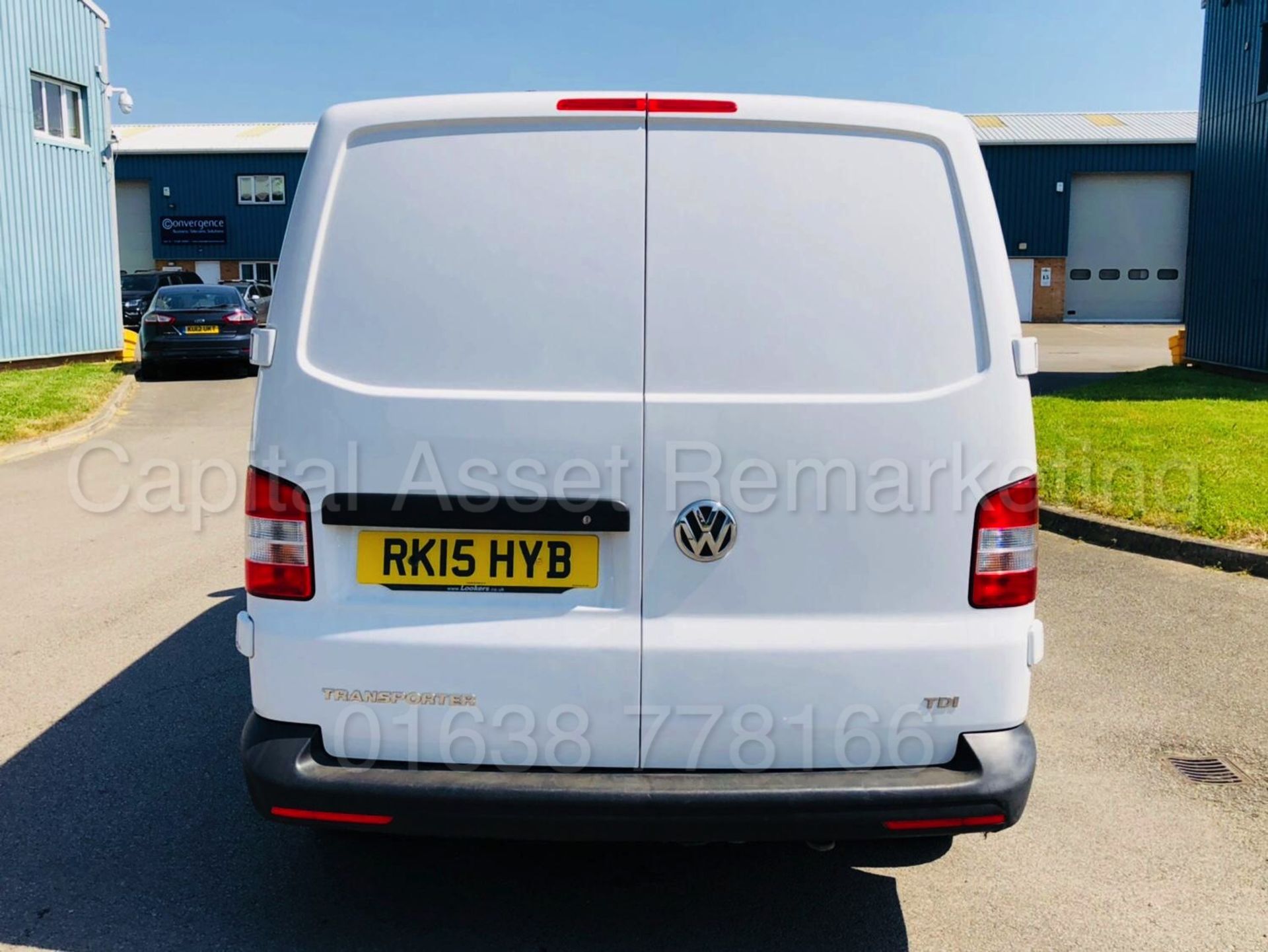 VOLKSWAGEN TRANSPORTER 'SWB - PANEL VAN' (2015 - 15 REG) '2.0 TDI - 102 BHP' **ELECTRIC PACK** - Image 6 of 31