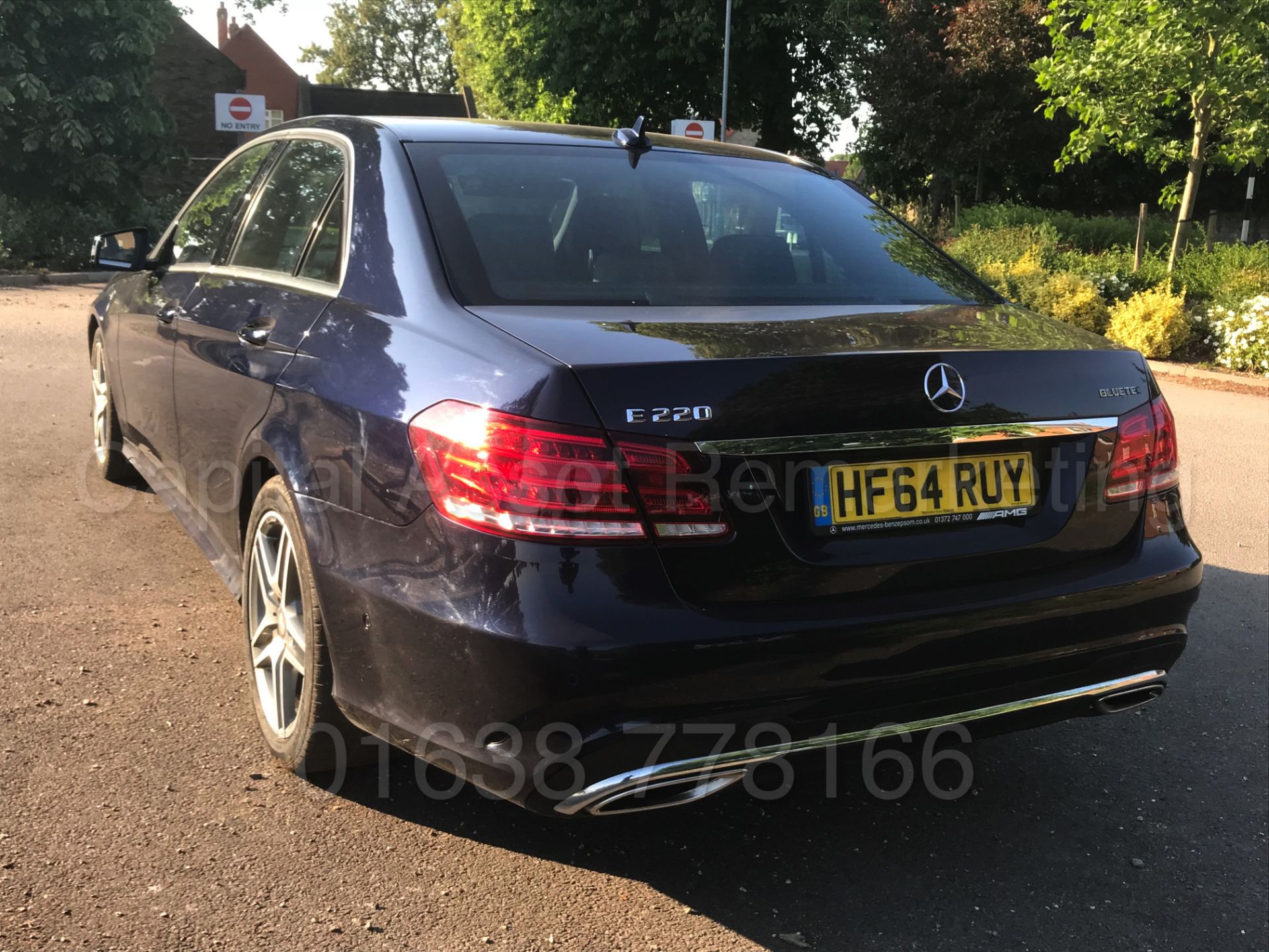 MERCEDES-BENZ E220d *AMG LINE* SALOON (2015) '7G TRONIC AUTO - LEATHER - SAT NAV' **MASSIVE SPEC** - Image 7 of 36