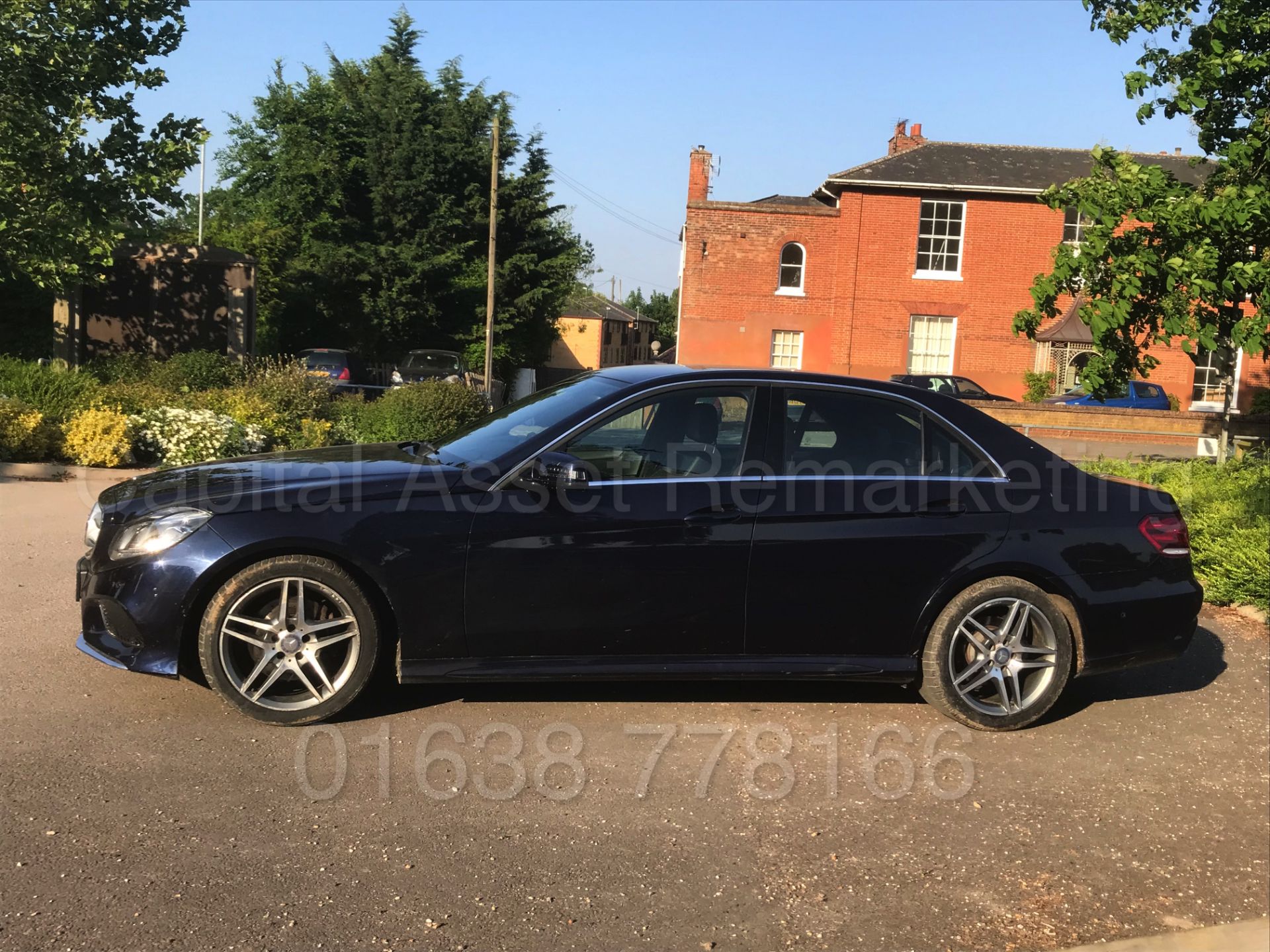 MERCEDES-BENZ E220d *AMG LINE* SALOON (2015) '7G TRONIC AUTO - LEATHER - SAT NAV' **MASSIVE SPEC** - Image 5 of 36