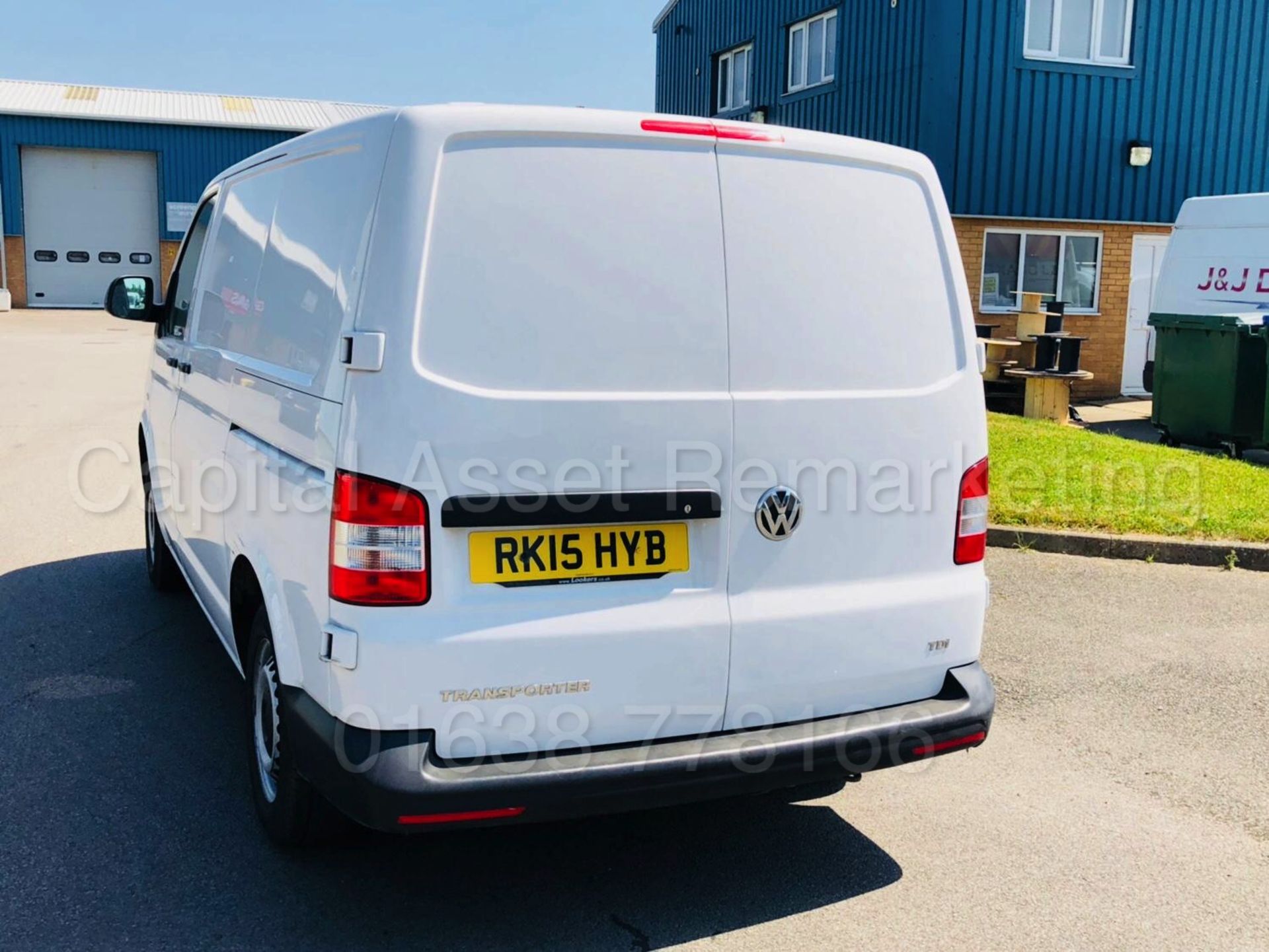 VOLKSWAGEN TRANSPORTER 'SWB - PANEL VAN' (2015 - 15 REG) '2.0 TDI - 102 BHP' **ELECTRIC PACK** - Image 5 of 31