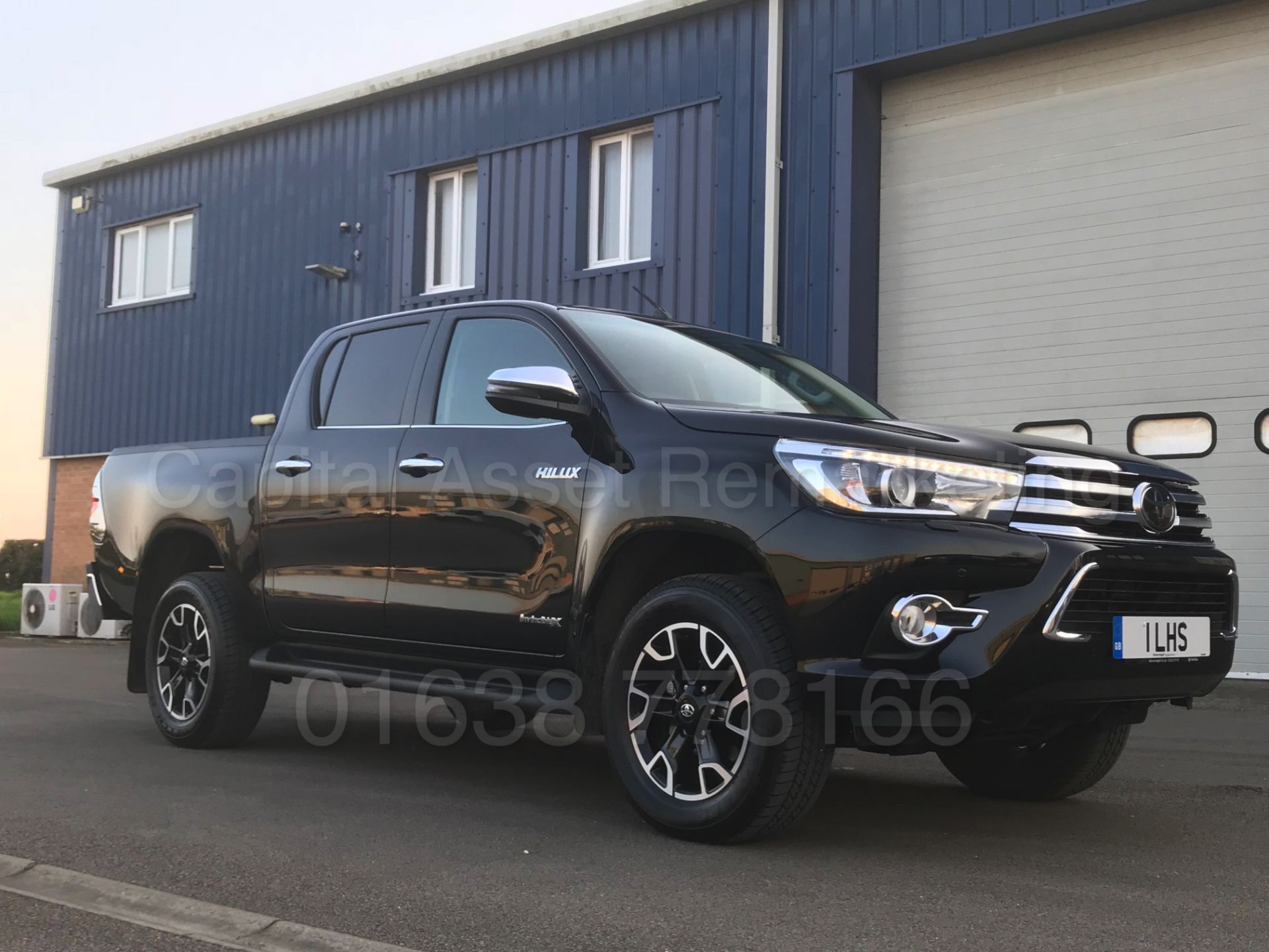 TOYOTA HILUX 'INVINCIBLE X' (2018) D/CAB PICK-UP 'D-4D - AUTO - LEATHER - SAT NAV' *STOP/START* - Image 16 of 76