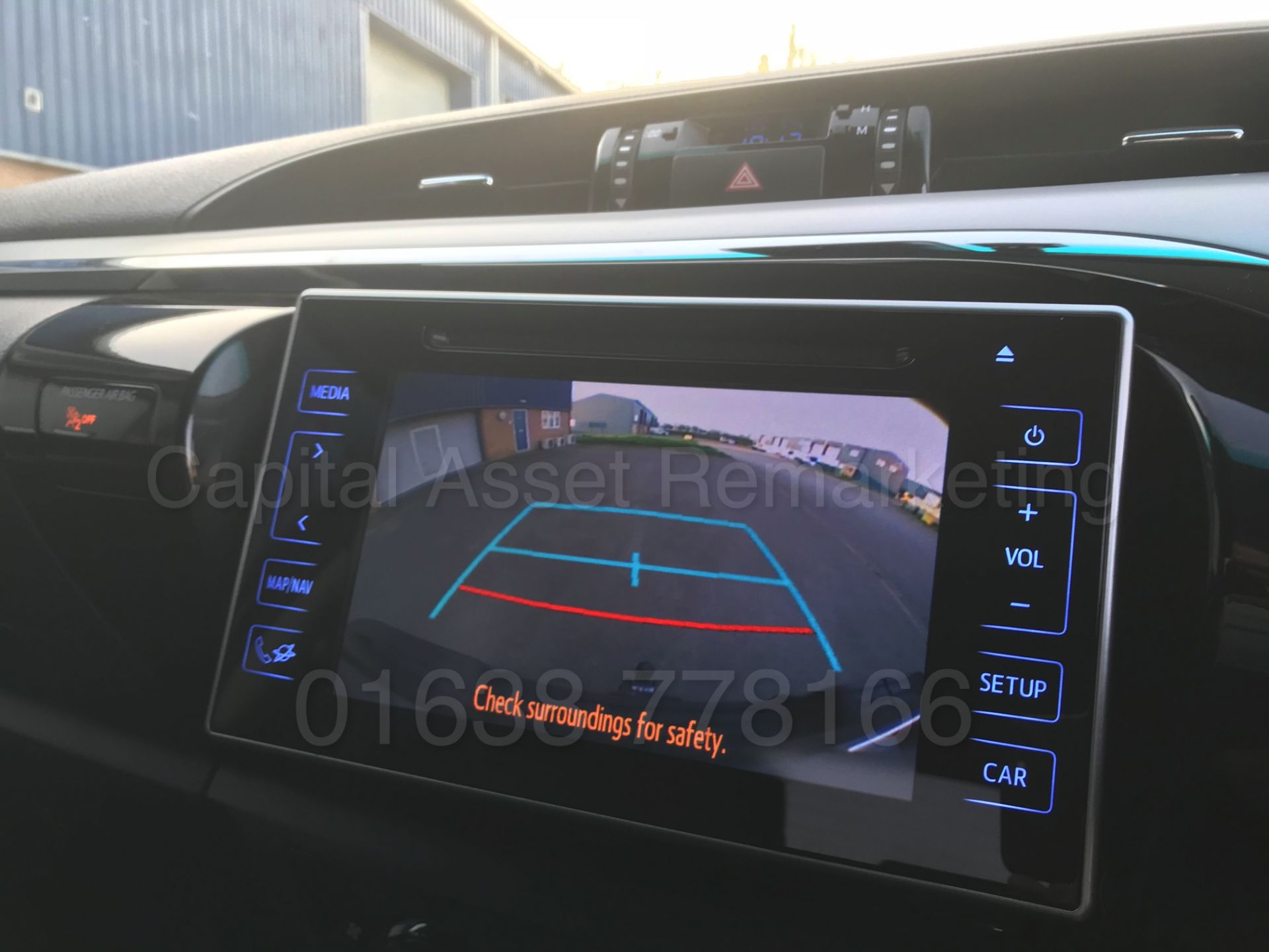 TOYOTA HILUX 'INVINCIBLE X' (2018) D/CAB PICK-UP 'D-4D - AUTO - LEATHER - SAT NAV' *STOP/START* - Image 68 of 76