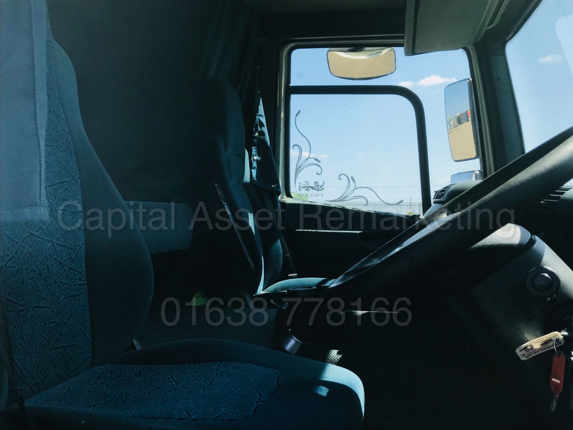 DAF CF 65.220 'LWB - FLATBED' (2007 MODEL) '5.9 DIESEL - 6 SPEED' **SLEEPER CAB** - Image 19 of 26