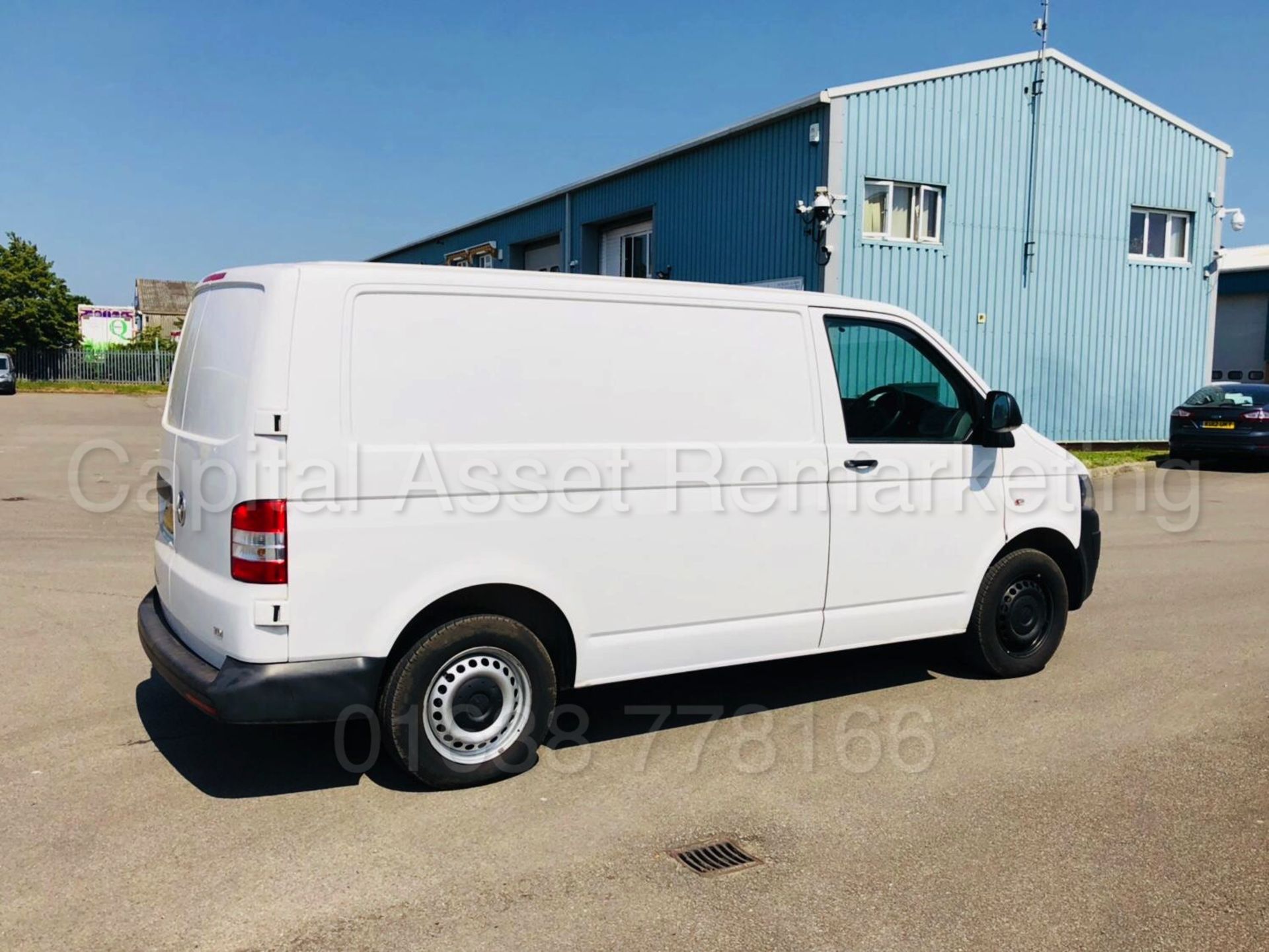 VOLKSWAGEN TRANSPORTER 'SWB - PANEL VAN' (2015 - 15 REG) '2.0 TDI - 102 BHP' **ELECTRIC PACK** - Image 8 of 31