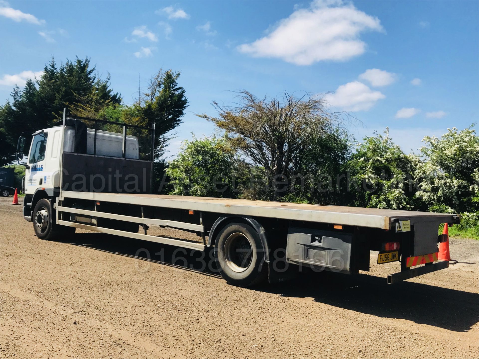 DAF CF 65.220 'LWB - FLATBED' (2007 MODEL) '5.9 DIESEL - 6 SPEED' **SLEEPER CAB** - Image 4 of 26