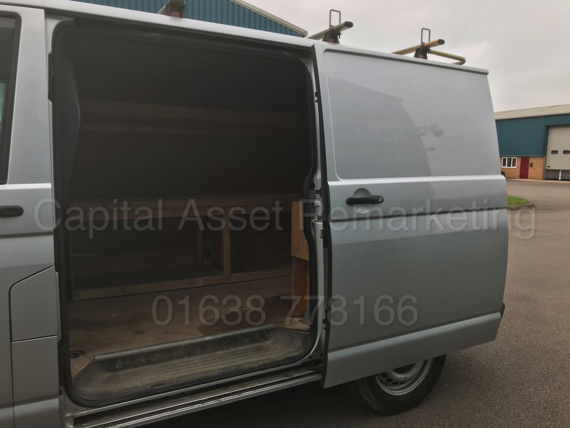 (On Sale) VOLKSWAGEN TRANSPORTER 'SWB' (2012) '2.0 TDI - ELECTRIC PACK - SAT NAV - APPLE CAR PLAY' - Image 18 of 29