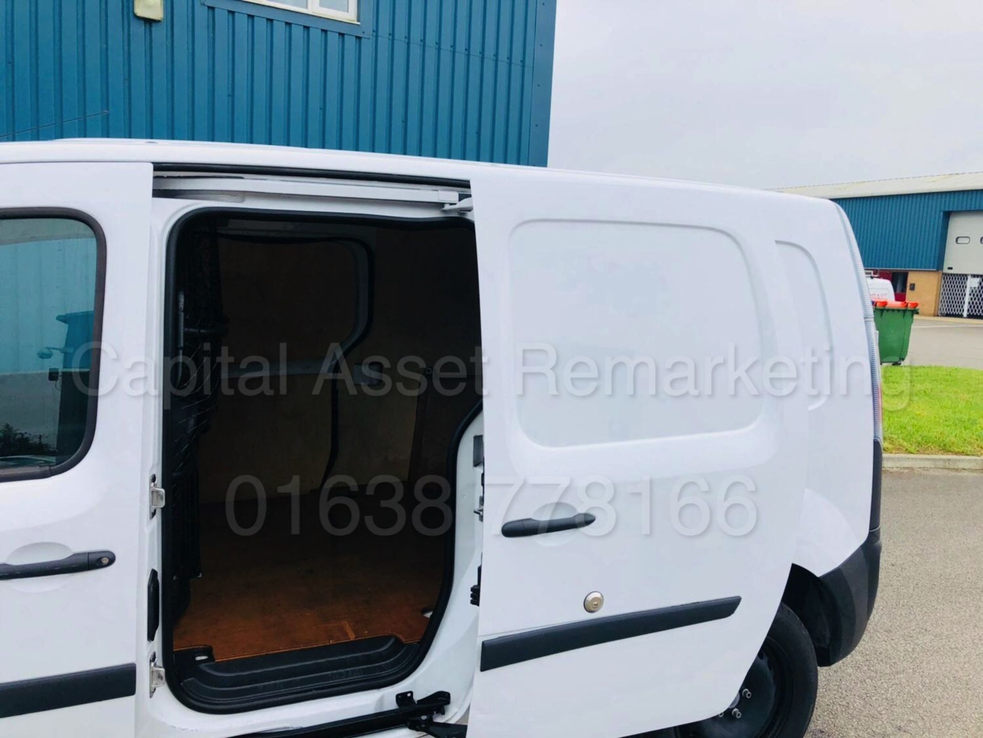 On Sale RENAULT KANGOO LL21 'ZE EDITION' PANEL VAN (2014) 'ELECTRIC VAN - AUTO' *16,000 MILES ONLY** - Image 21 of 29