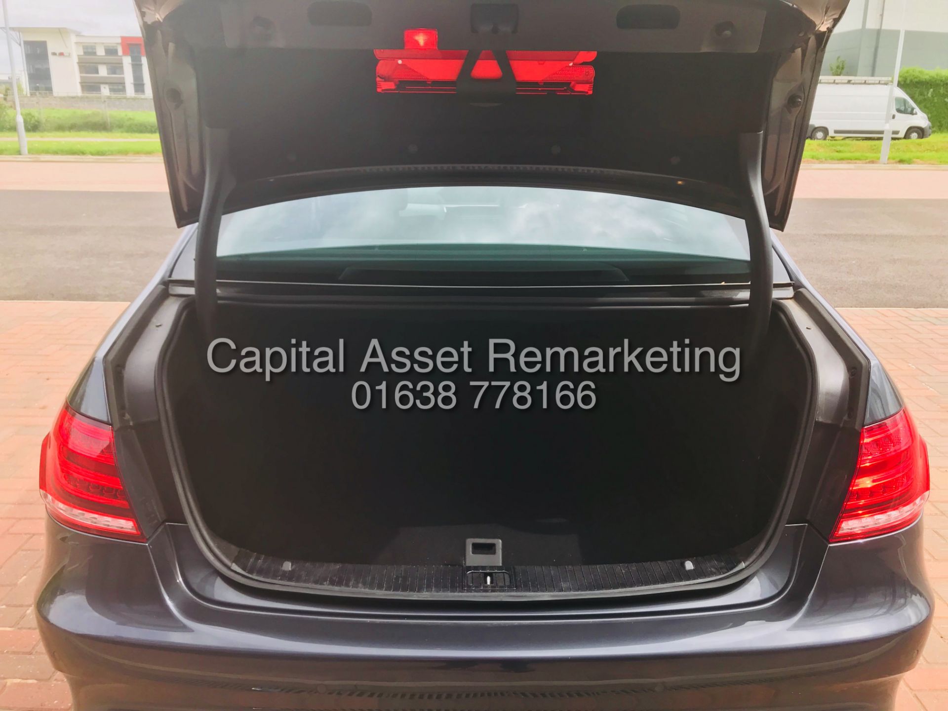 MERCEDES-BENZ E300 'DIESEL HYBRID' *AMG SPORT* (2015 MODEL) '7G TRONIC- LEATHER - SAT NAV' TOP SPEC - Image 20 of 41