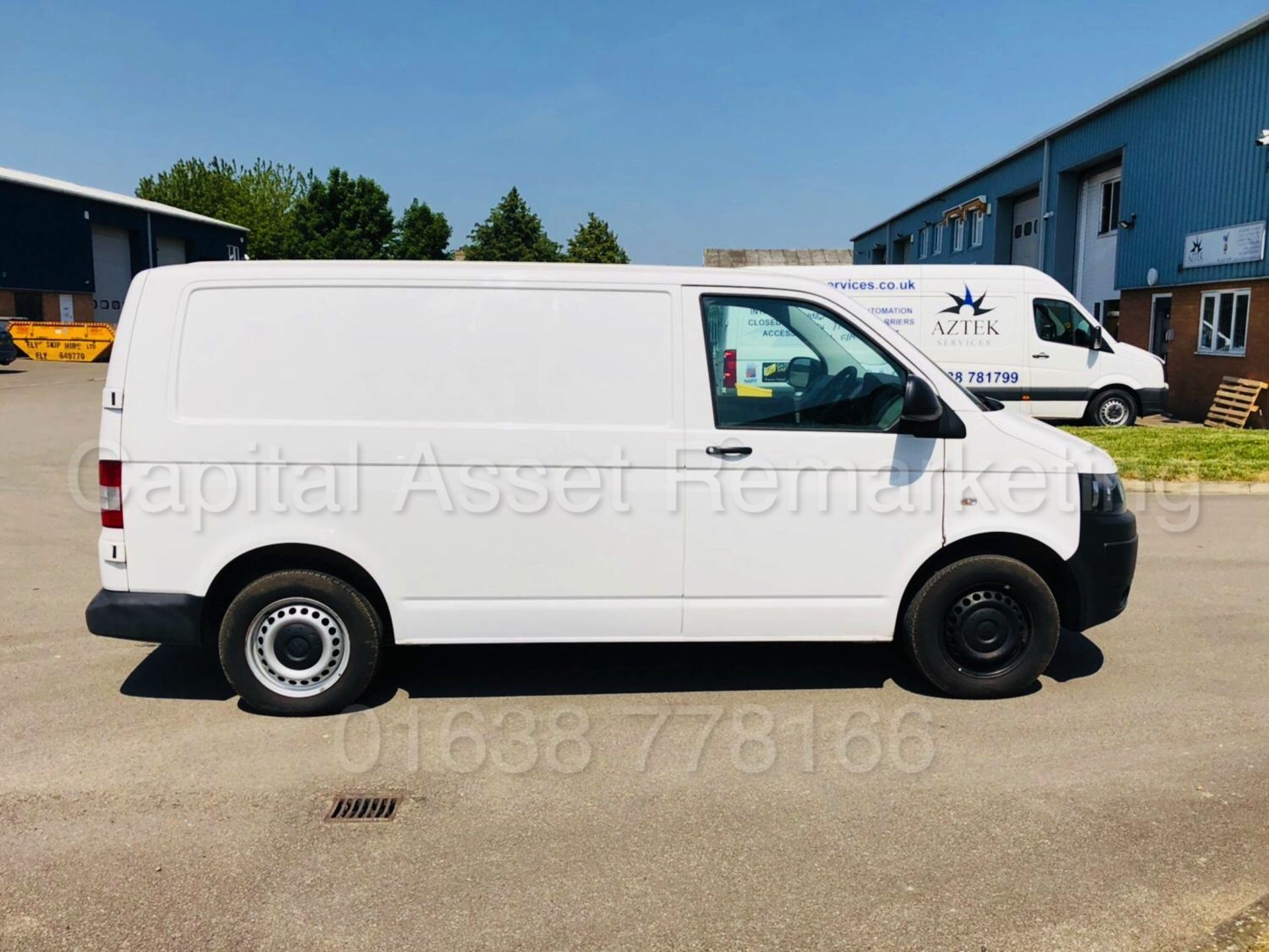 VOLKSWAGEN TRANSPORTER 'SWB - PANEL VAN' (2015 - 15 REG) '2.0 TDI - 102 BHP' **ELECTRIC PACK** - Image 9 of 31