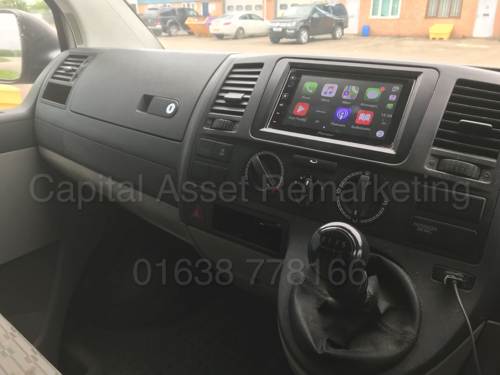 (On Sale) VOLKSWAGEN TRANSPORTER 'SWB' (2012) '2.0 TDI - ELECTRIC PACK - SAT NAV - APPLE CAR PLAY' - Image 25 of 29