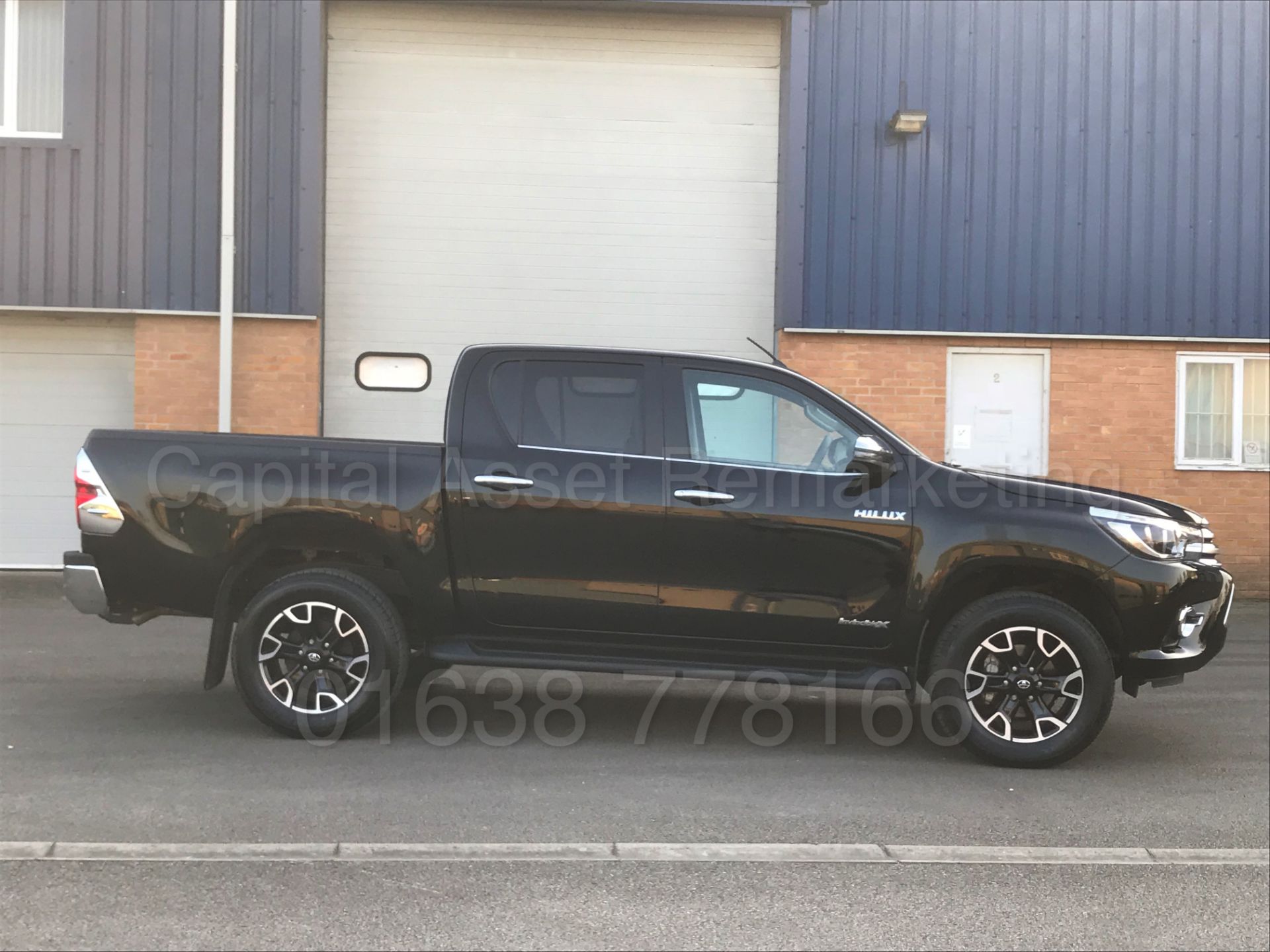 TOYOTA HILUX 'INVINCIBLE X' (2018) D/CAB PICK-UP 'D-4D - AUTO - LEATHER - SAT NAV' *STOP/START* - Image 13 of 76