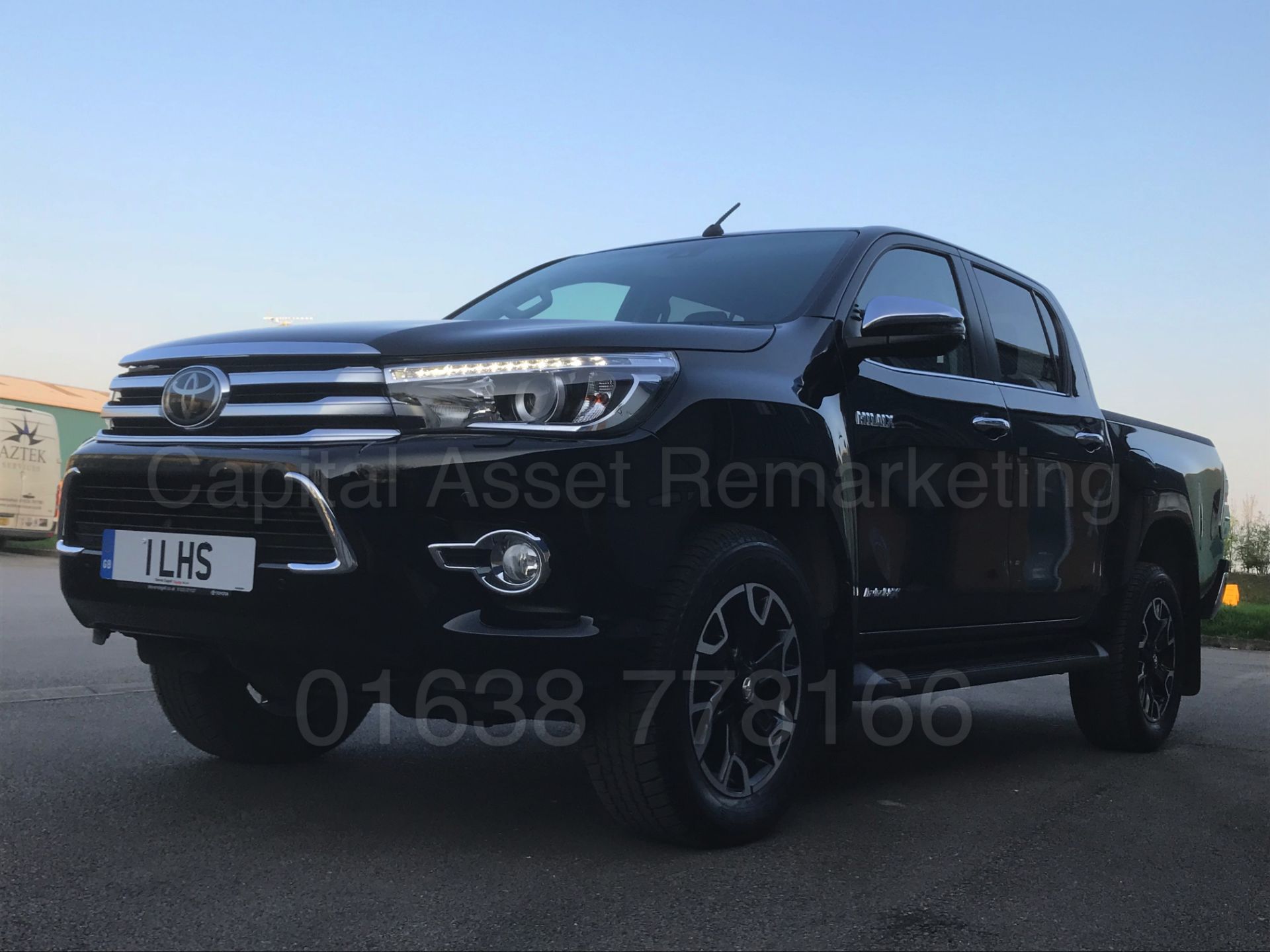 TOYOTA HILUX 'INVINCIBLE X' (2018) D/CAB PICK-UP 'D-4D - AUTO - LEATHER - SAT NAV' *STOP/START* - Image 18 of 76