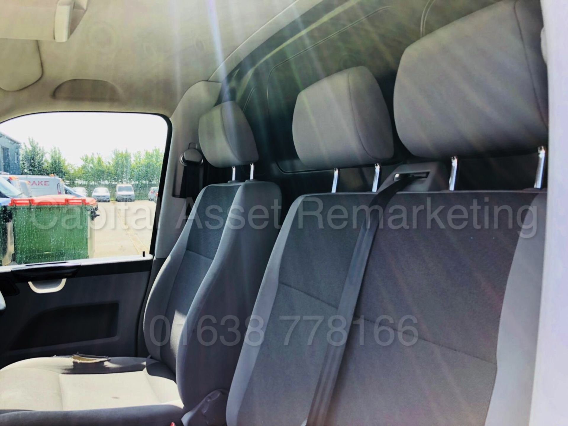 VOLKSWAGEN TRANSPORTER 'SWB - PANEL VAN' (2015 - 15 REG) '2.0 TDI - 102 BHP' **ELECTRIC PACK** - Image 19 of 31