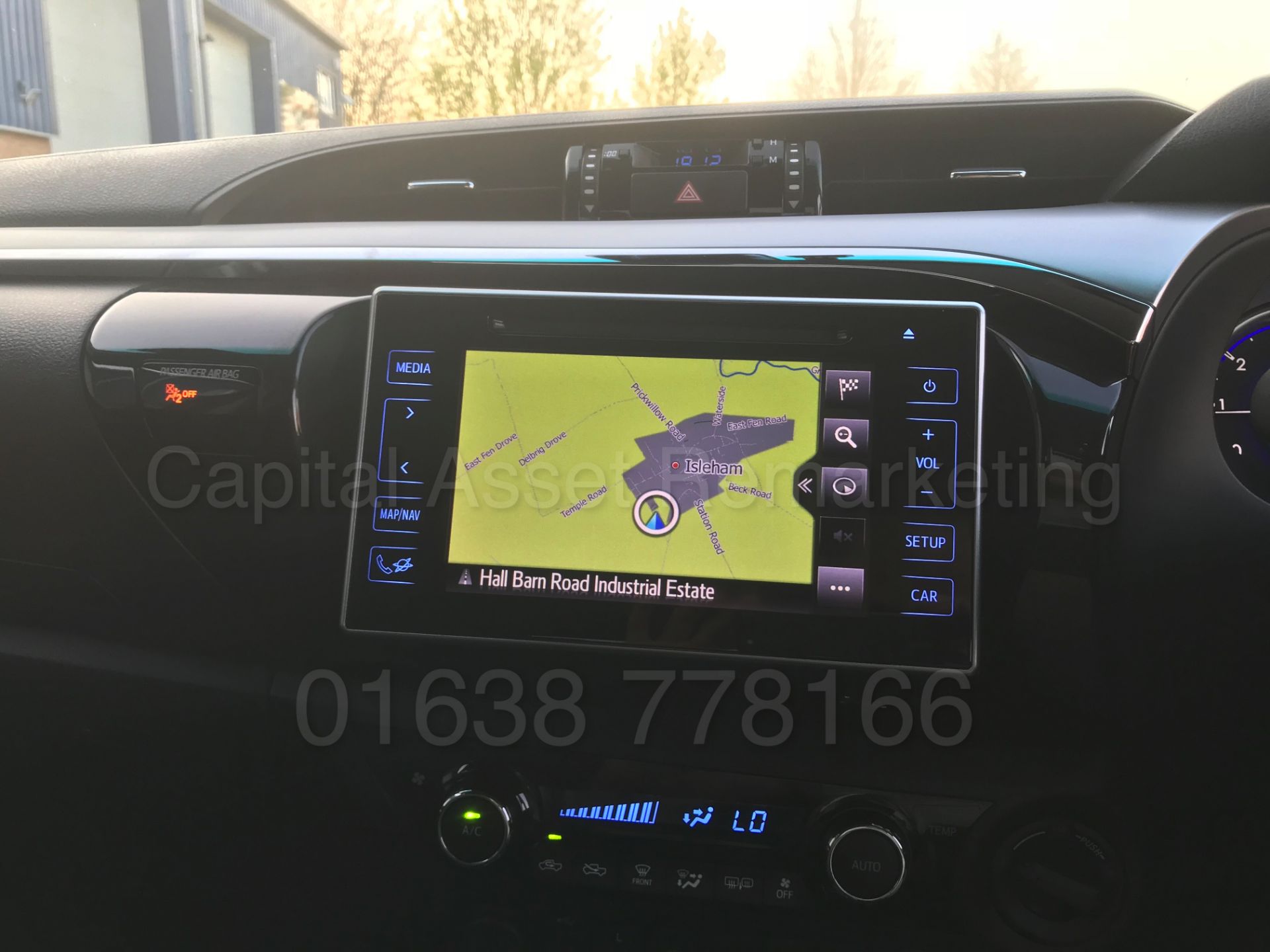 TOYOTA HILUX 'INVINCIBLE X' (2018) D/CAB PICK-UP 'D-4D - AUTO - LEATHER - SAT NAV' *STOP/START* - Image 66 of 76