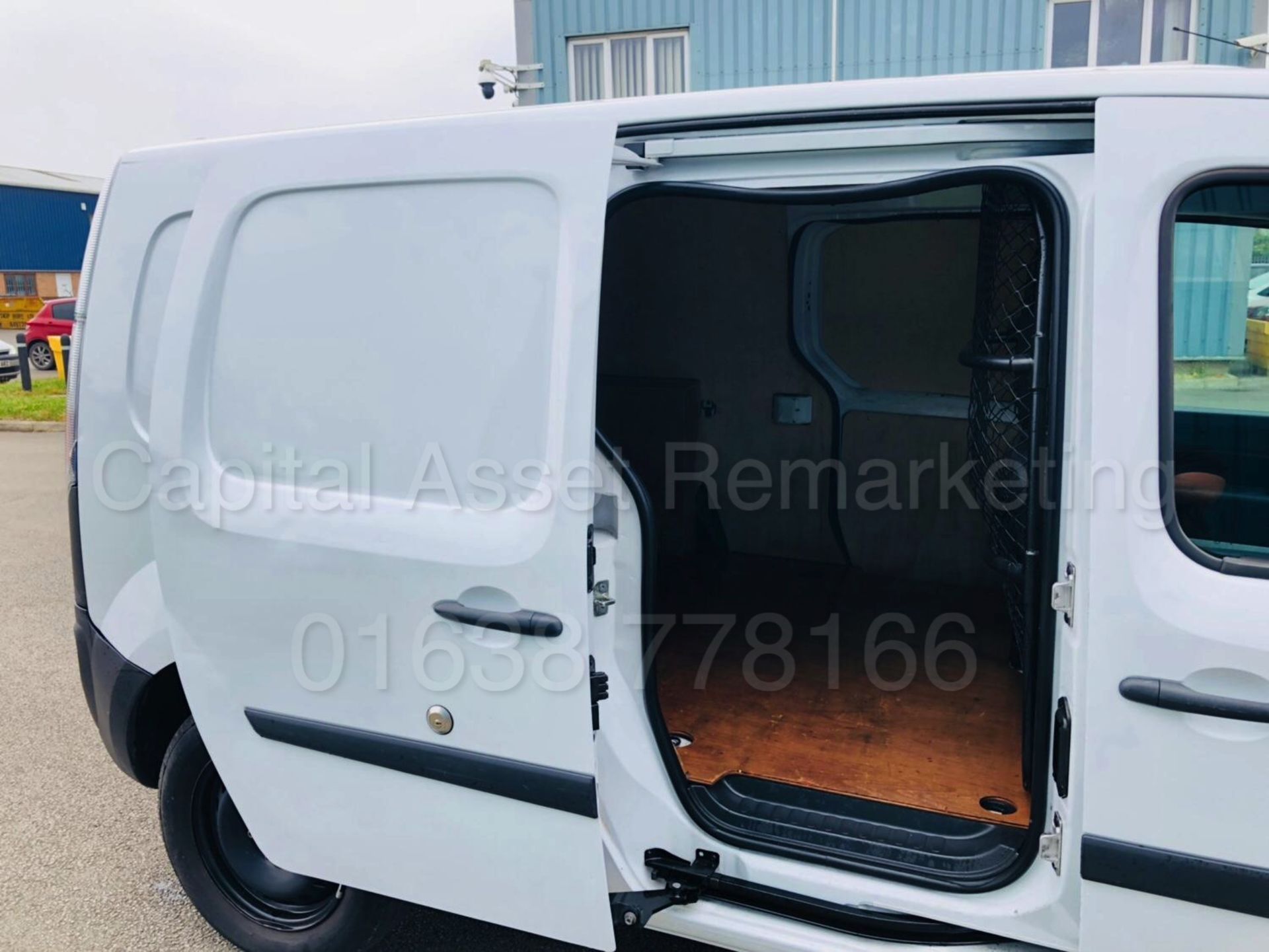 On Sale RENAULT KANGOO LL21 'ZE EDITION' PANEL VAN (2014) 'ELECTRIC VAN - AUTO' *16,000 MILES ONLY** - Image 27 of 29