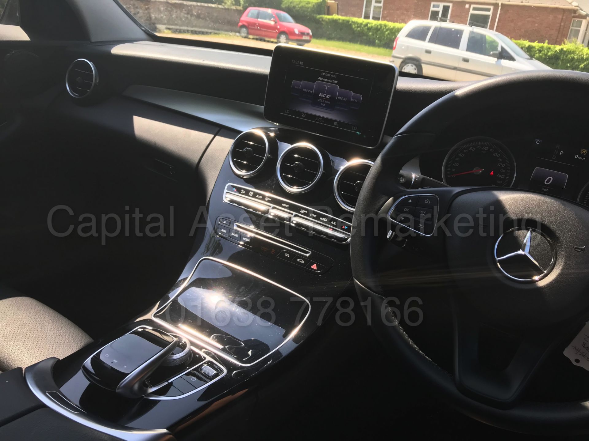 MERCEDES-BENZ C220d *4 DOOR SALOON* (2017) '9G TRONIC AUTO - LEATHER - SAT NAV' **MASSIVE SPEC** - Image 28 of 41