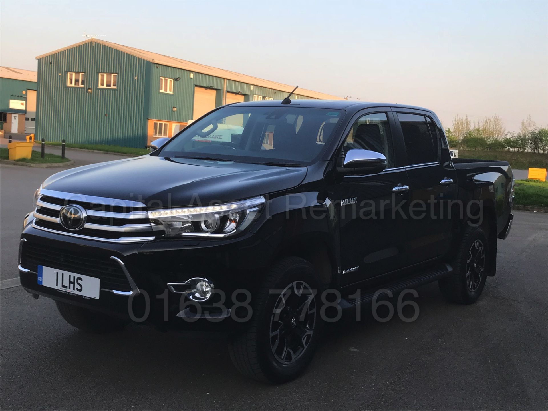 TOYOTA HILUX 'INVINCIBLE X' (2018) D/CAB PICK-UP 'D-4D - AUTO - LEATHER - SAT NAV' *STOP/START* - Image 5 of 76