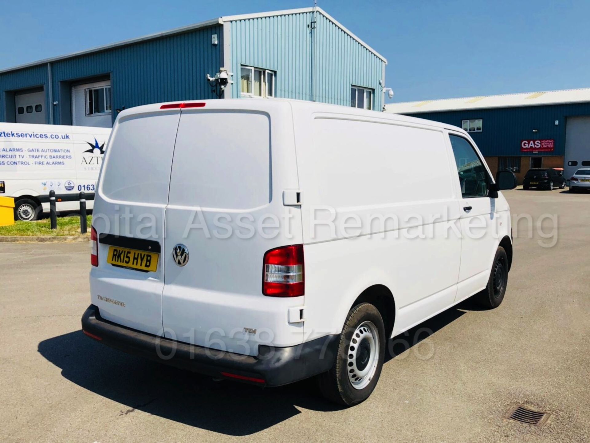 VOLKSWAGEN TRANSPORTER 'SWB - PANEL VAN' (2015 - 15 REG) '2.0 TDI - 102 BHP' **ELECTRIC PACK** - Image 7 of 31