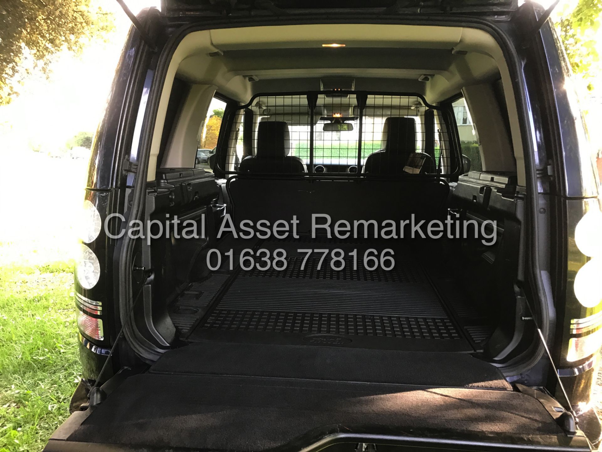 (On Sale) LAND ROVER DISCOVERY 4 'XS EDITION' *COMMERCIAL* (2015) '3.0 SDV6 - AUTO-LEATHER-SAT NAV' - Image 31 of 32