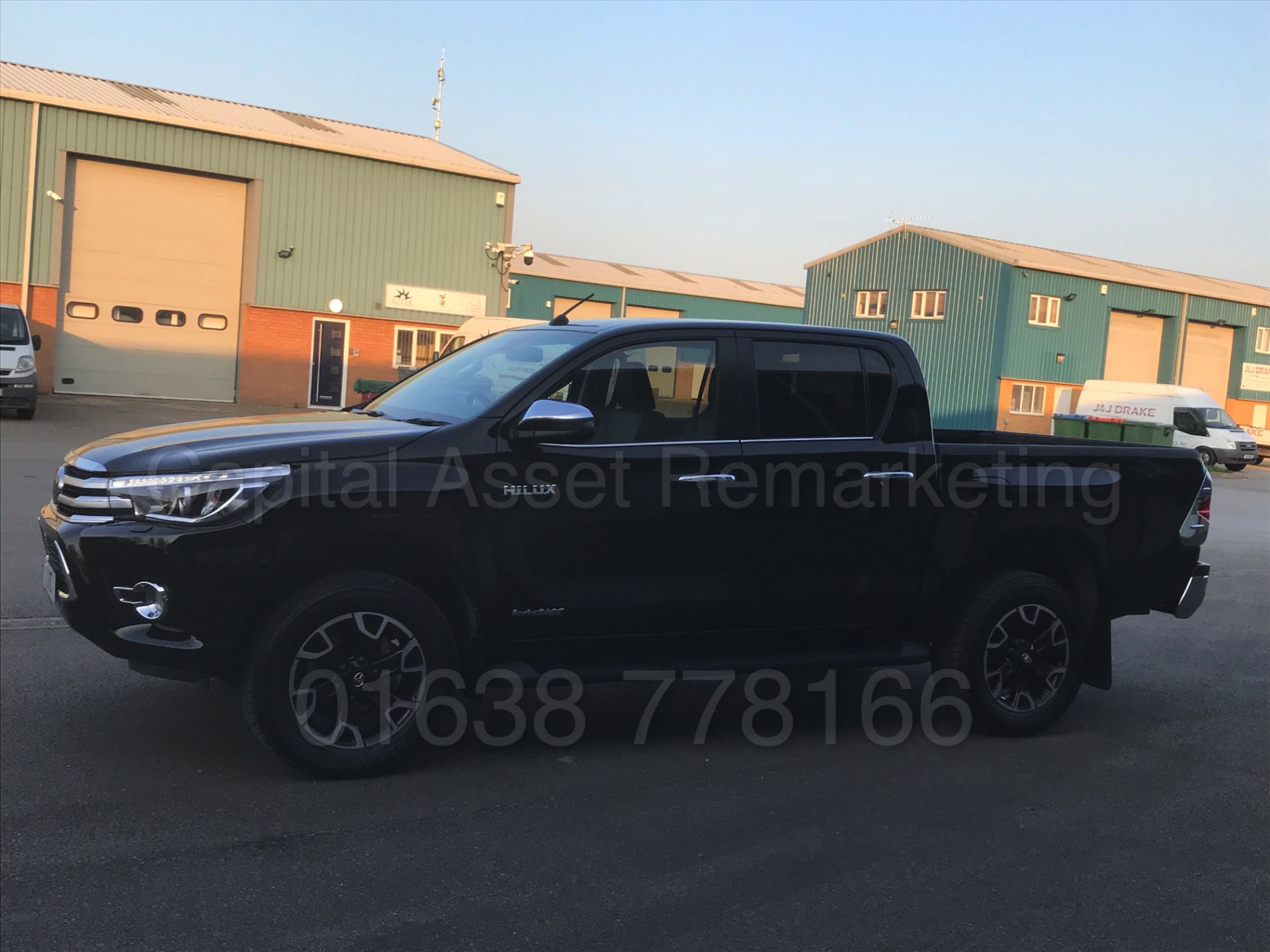 TOYOTA HILUX 'INVINCIBLE X' (2018) D/CAB PICK-UP 'D-4D - AUTO - LEATHER - SAT NAV' *STOP/START* - Image 7 of 76