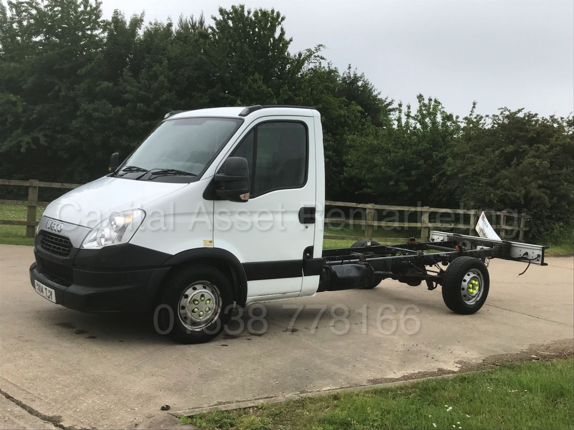 IVECO DAILY 35S11 'LWB - CHASSIS CAB' (2014 - 14 REG) '2.3 DIESEL - 6 SPEED' (1 OWNER) - Image 6 of 23
