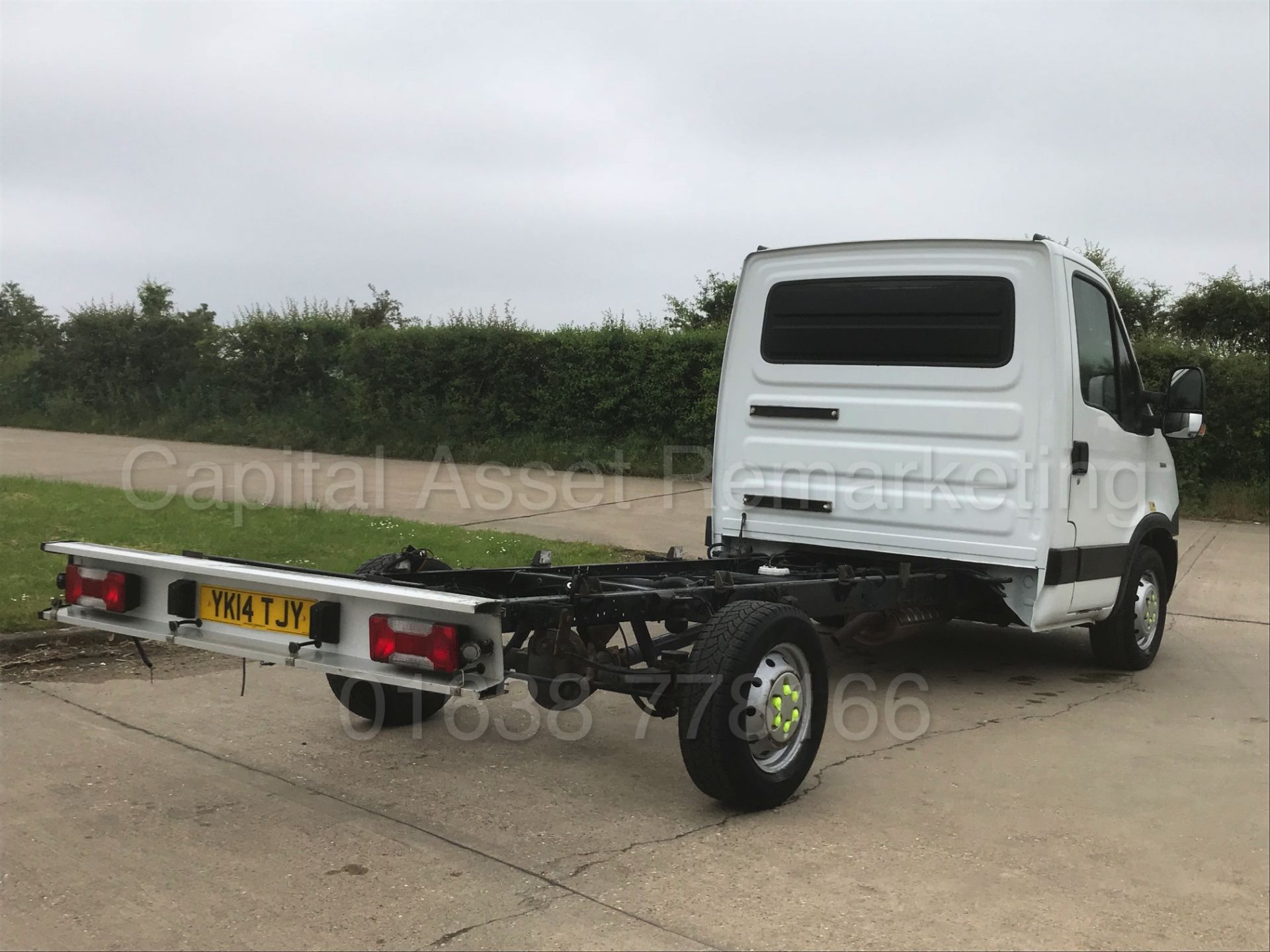 IVECO DAILY 35S11 'LWB - CHASSIS CAB' (2014 - 14 REG) '2.3 DIESEL - 6 SPEED' (1 OWNER) - Image 11 of 23