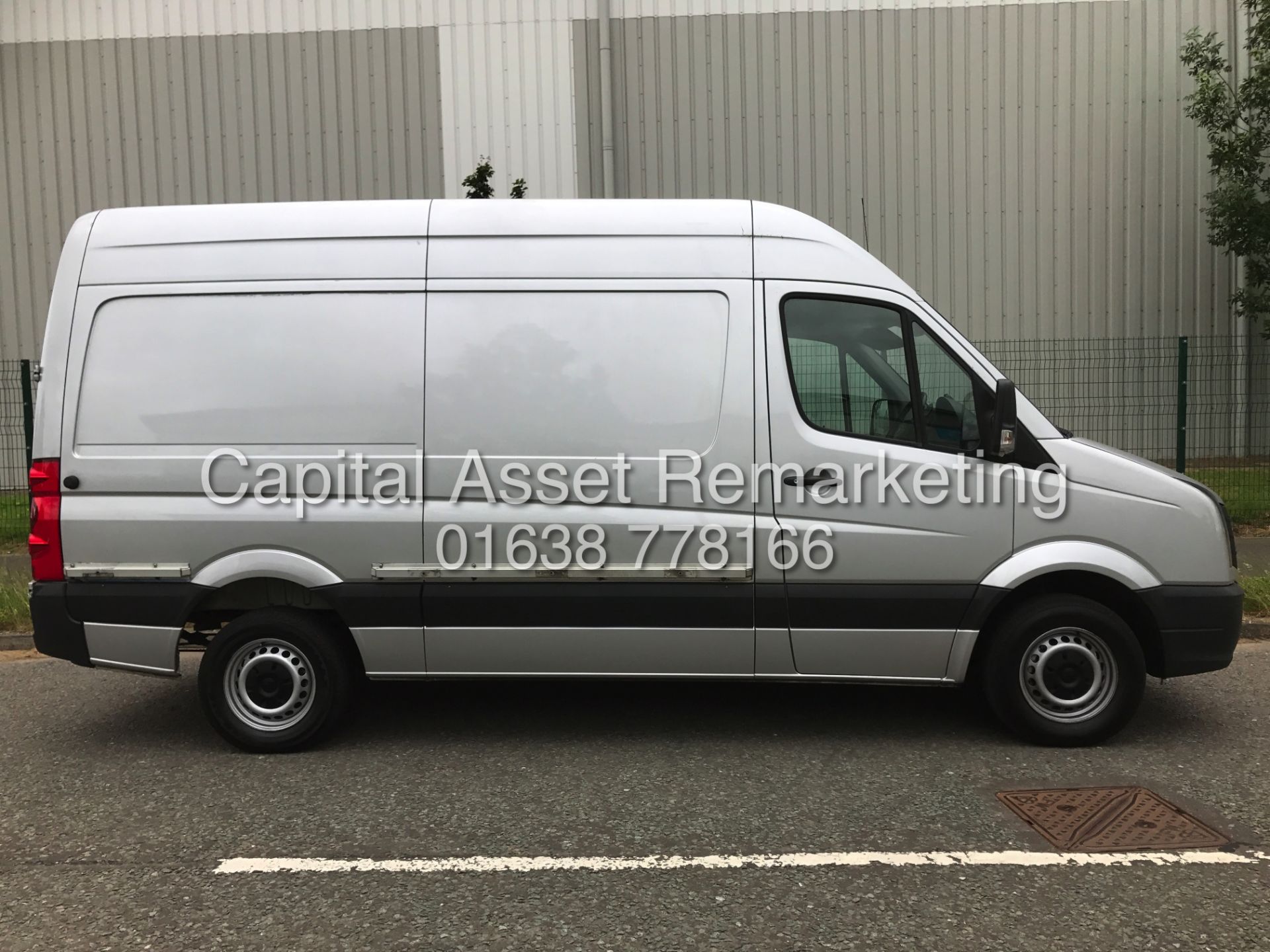 VOLKSWAGEN CRAFTER 2.0TDI "136BHP - 6 SPEED" MWB / HI TOP - 1 OWNER FSH - SILVER - Image 5 of 13