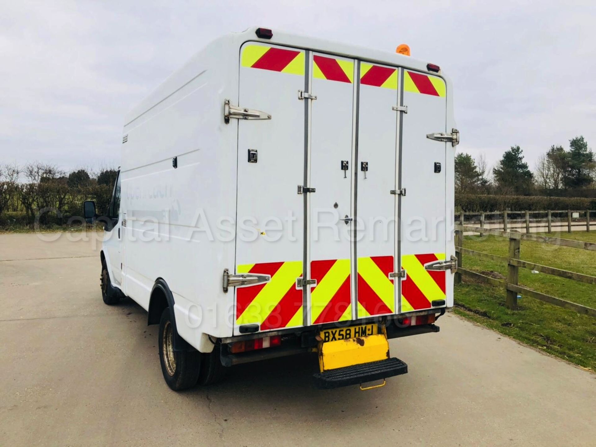 FORD TRANSIT 100 350 'BOX / LUTON VAN' (2009 MODEL) '2.4 TDCI - 100 BHP' (1 COMPANY OWNER) - Image 7 of 24