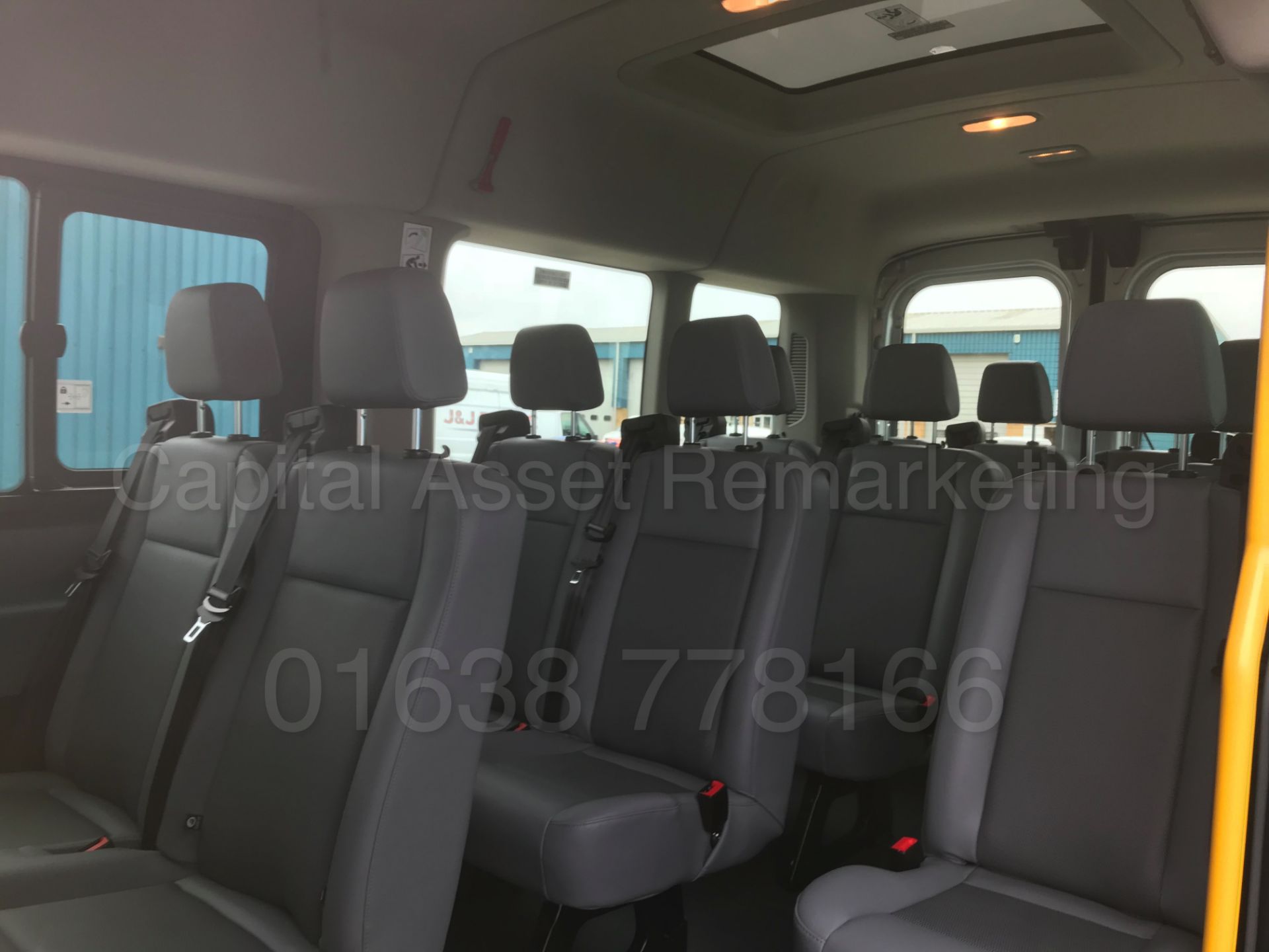 (On Sale) FORD TRANSIT LWB '15 SEATER MINI-BUS' (2018) '2.2 TDCI -125 BHP- 6 SPEED' 130 MILES ONLY ! - Bild 31 aus 50