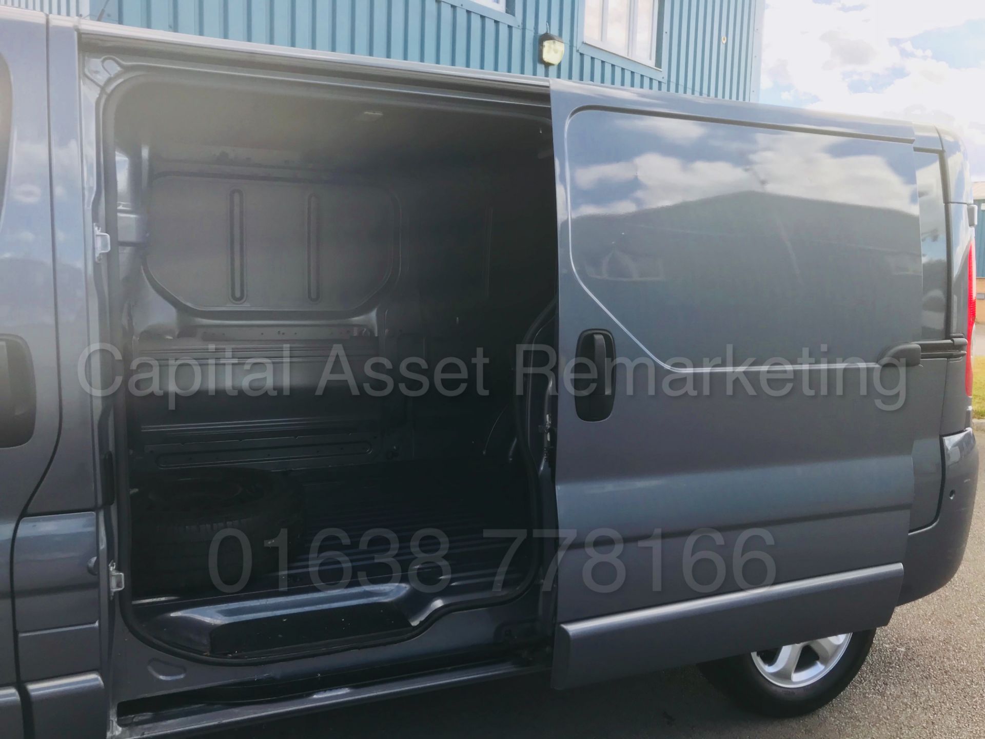 (On Sale) RENAULT TRAFIC 'SPORT EDITION' LWB (2014) '2.0 DCI - 115 BHP - 6 SPEED' *AIR CON* (NO VAT) - Image 37 of 40