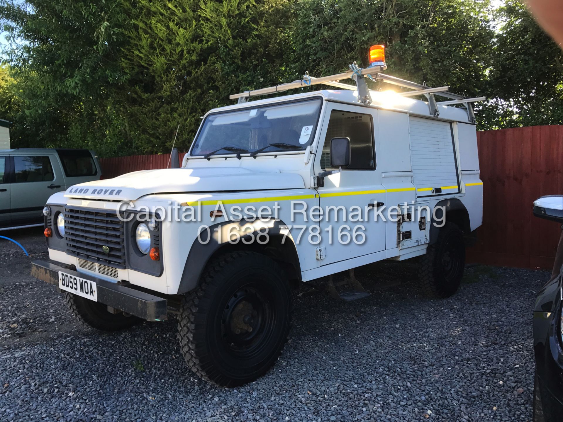 (ON SALE) LAND ROVER DEFENDER 2.4TDCI 110 HARD TOP (SPECIAL UTILITY VEHICLE) 6 SPEED (2010) 1 OWNER