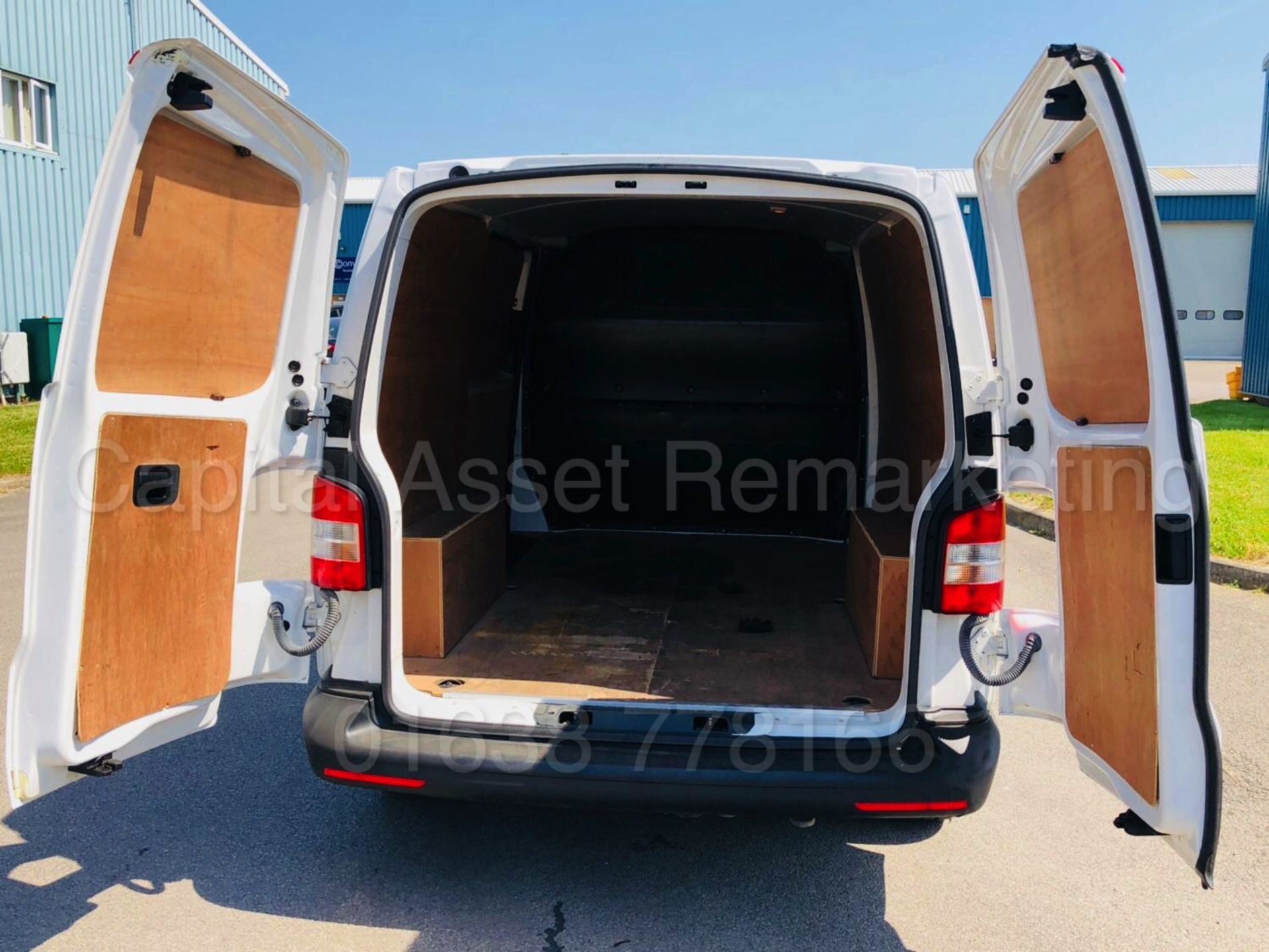 VOLKSWAGEN TRANSPORTER 'SWB - PANEL VAN' (2015 - 15 REG) '2.0 TDI - 102 BHP' **ELECTRIC PACK** - Bild 26 aus 31