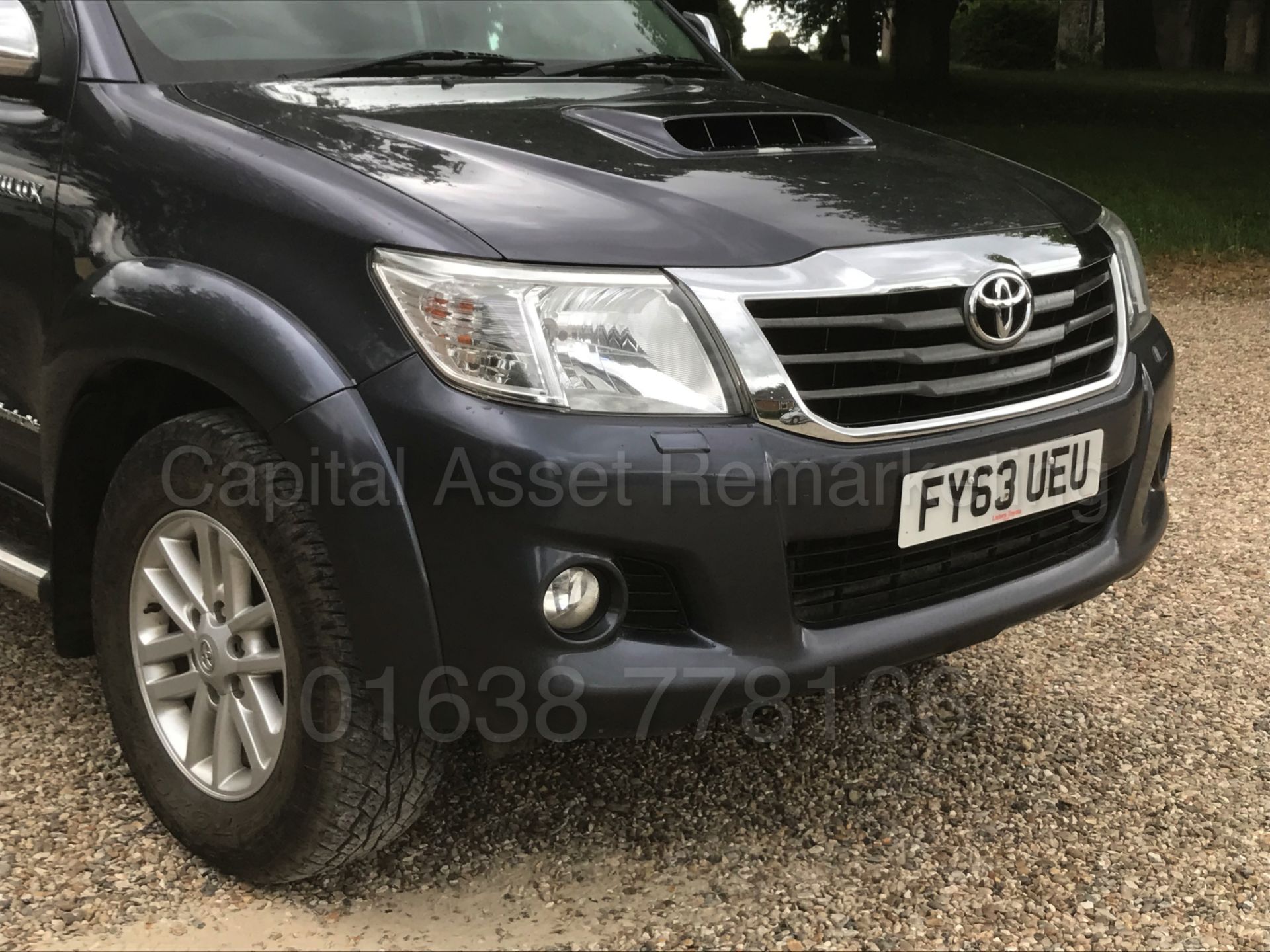 TOYOTA HILUX 'INVINCIBLE' (2014 MODEL) D/CAB PICK-UP '3.0 D-4D - AUTO - LEATHER - SAT NAV' (1 OWNER) - Image 16 of 51