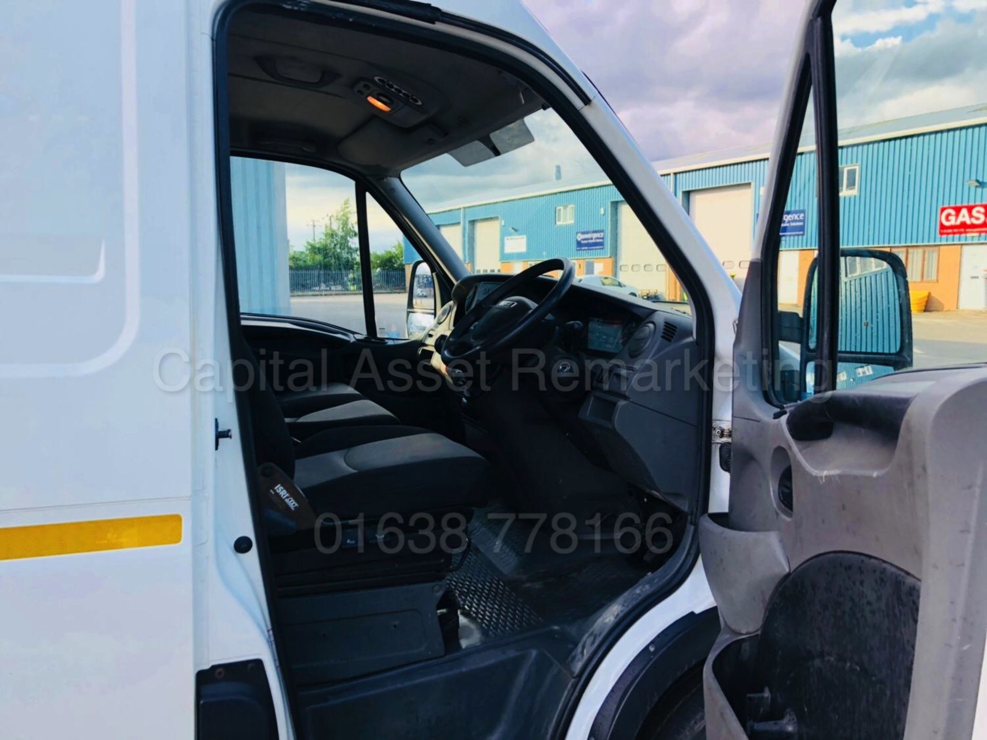 (On Sale) IVECO DAILY 35S11 'LCV - PANEL VAN' (2013 MODEL) '2.3 DIESEL - 110 BHP - 6 SPEED' - Bild 23 aus 32