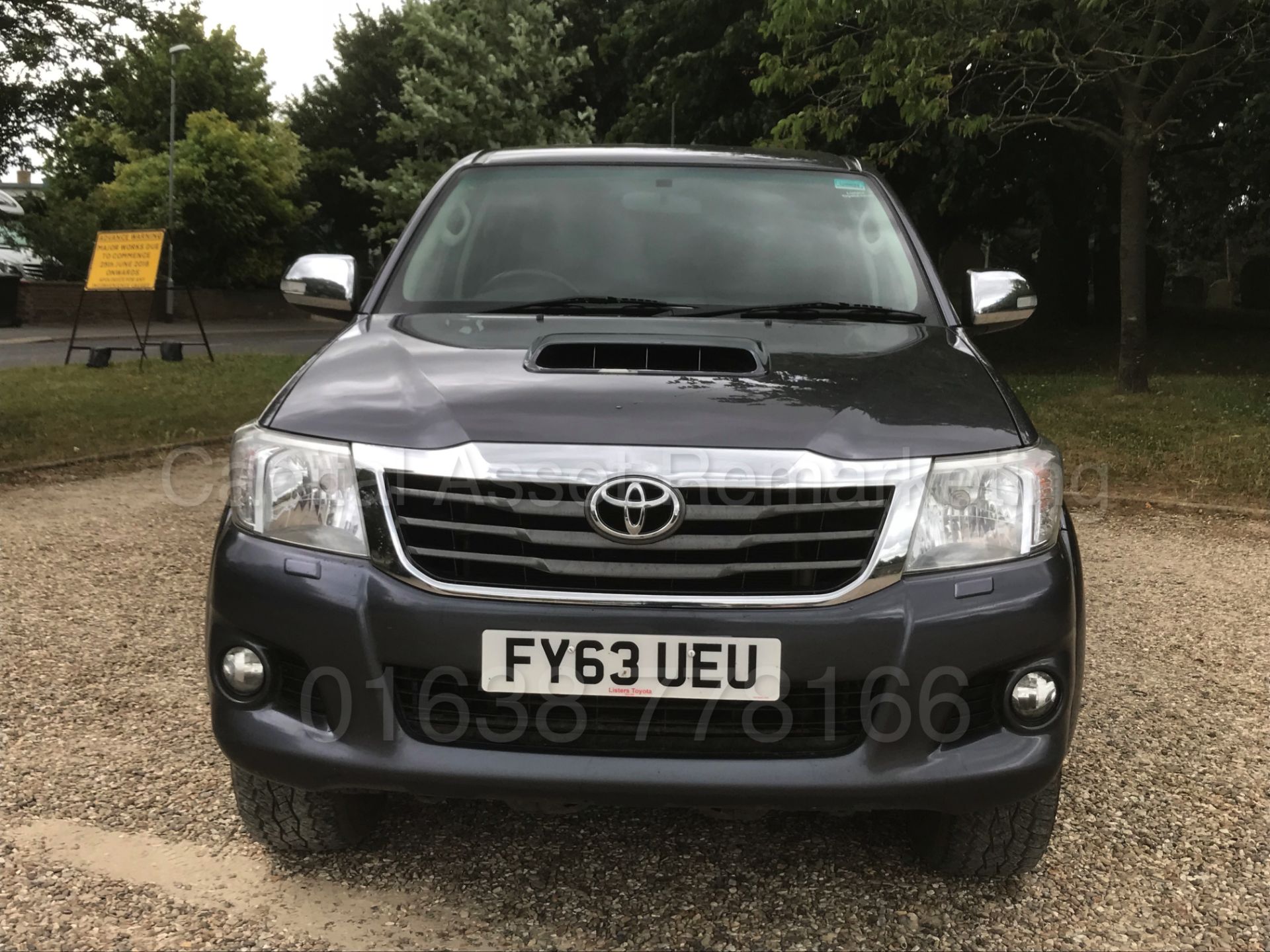 TOYOTA HILUX 'INVINCIBLE' (2014 MODEL) D/CAB PICK-UP '3.0 D-4D - AUTO - LEATHER - SAT NAV' (1 OWNER) - Image 5 of 51