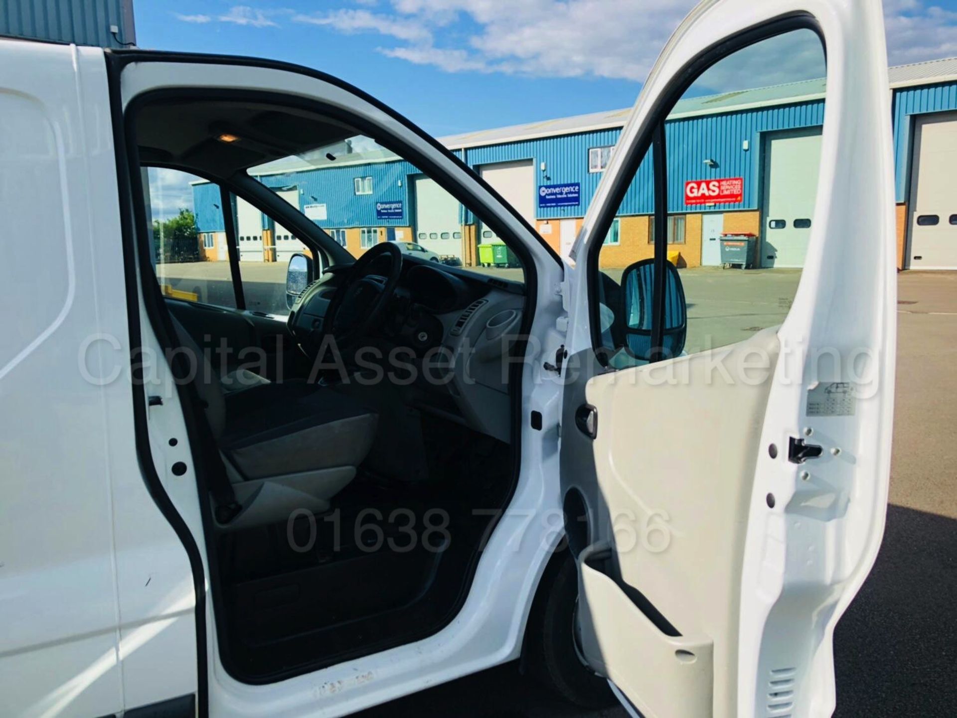 (On Sale) VAUXHALL VIVARO 2700 'SWB - PANEL VAN' (2014 MODEL) '2.0 CDTI - 115 BHP - 6 SPEED' - Image 32 of 34