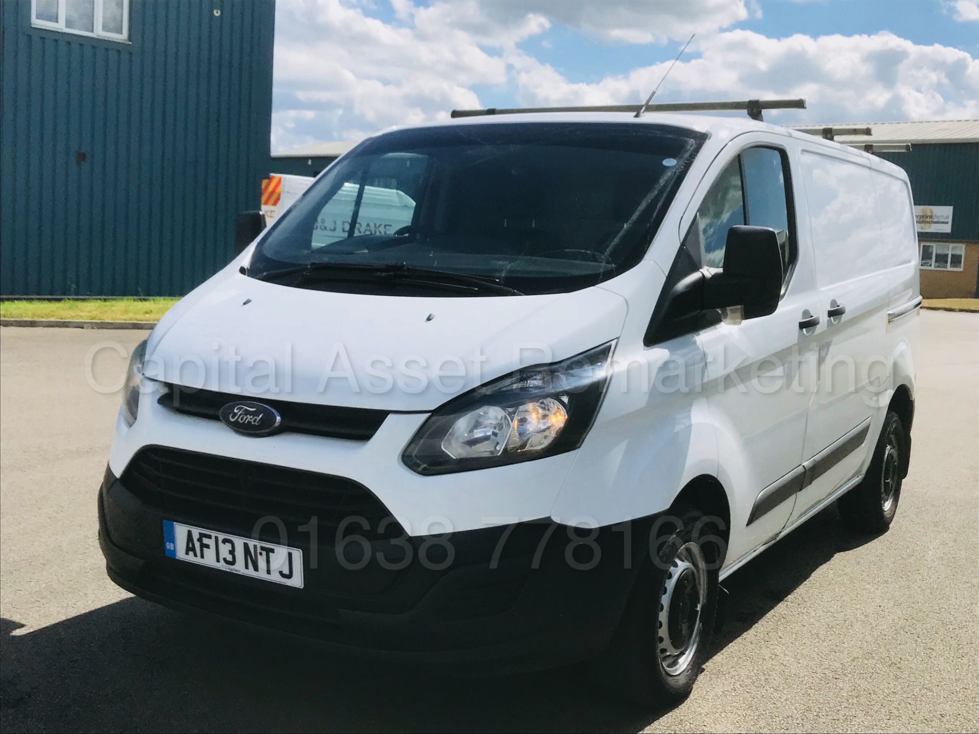 FORD TRANSIT CUSTOM 290 'ECO-TECH' **PANEL VAN** (2013 - 13 REG) '2.2 TDCI - 125 BHP - 6 SPEED' - Image 4 of 33