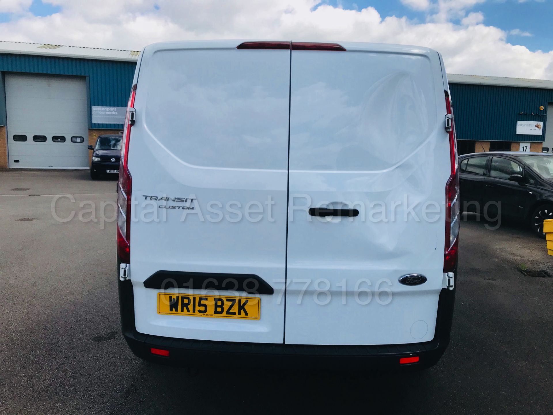 FORD TRANSIT CUSTOM 290 'ECO-TECH' **PANEL VAN** (2015) '2.2 TDCI - 100 BHP - 6 SPEED' - Image 8 of 31