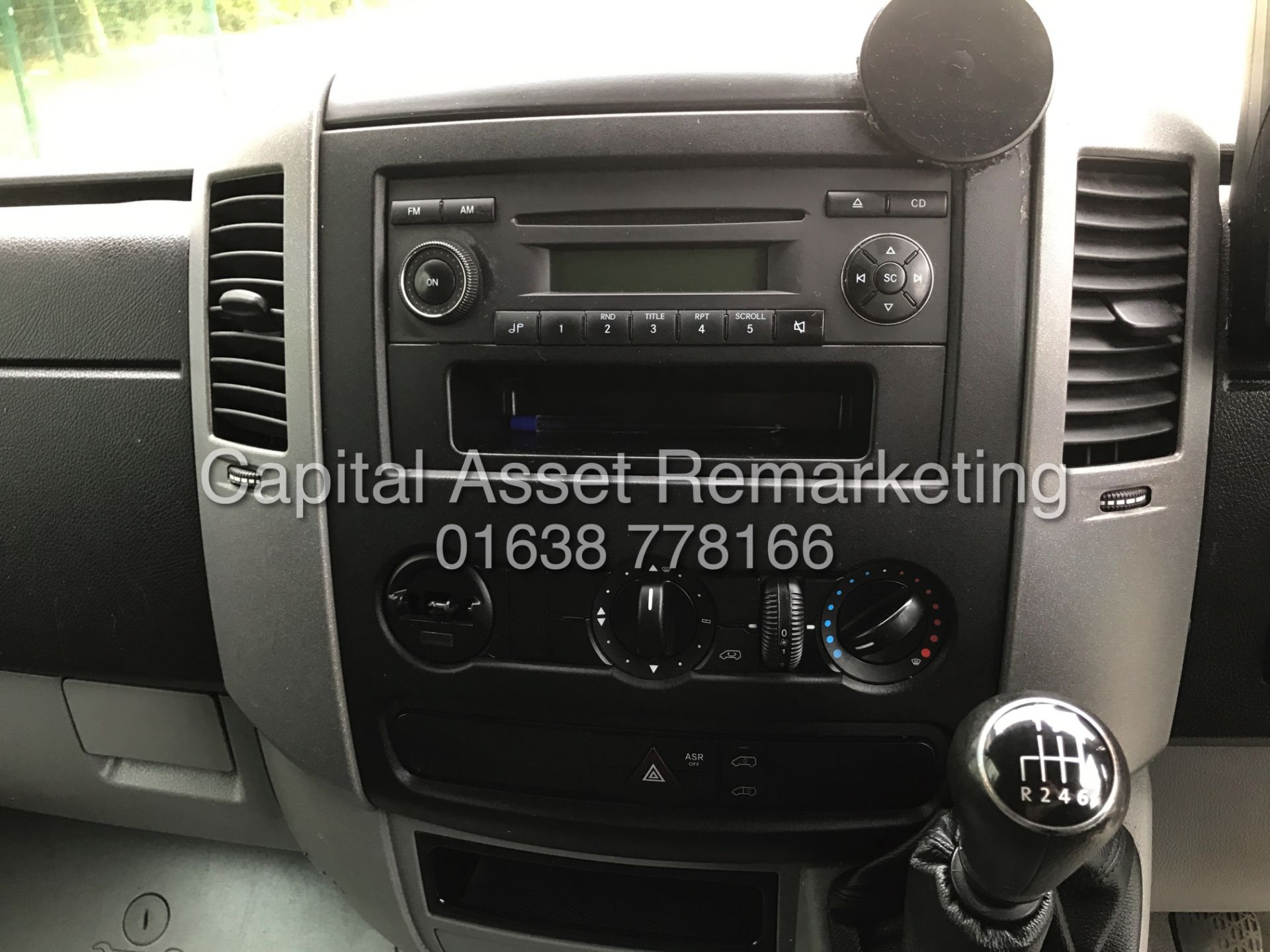 VOLKSWAGEN CRAFTER 2.0TDI "136BHP - 6 SPEED" MWB / HI TOP - 1 OWNER FSH - SILVER - Image 9 of 13