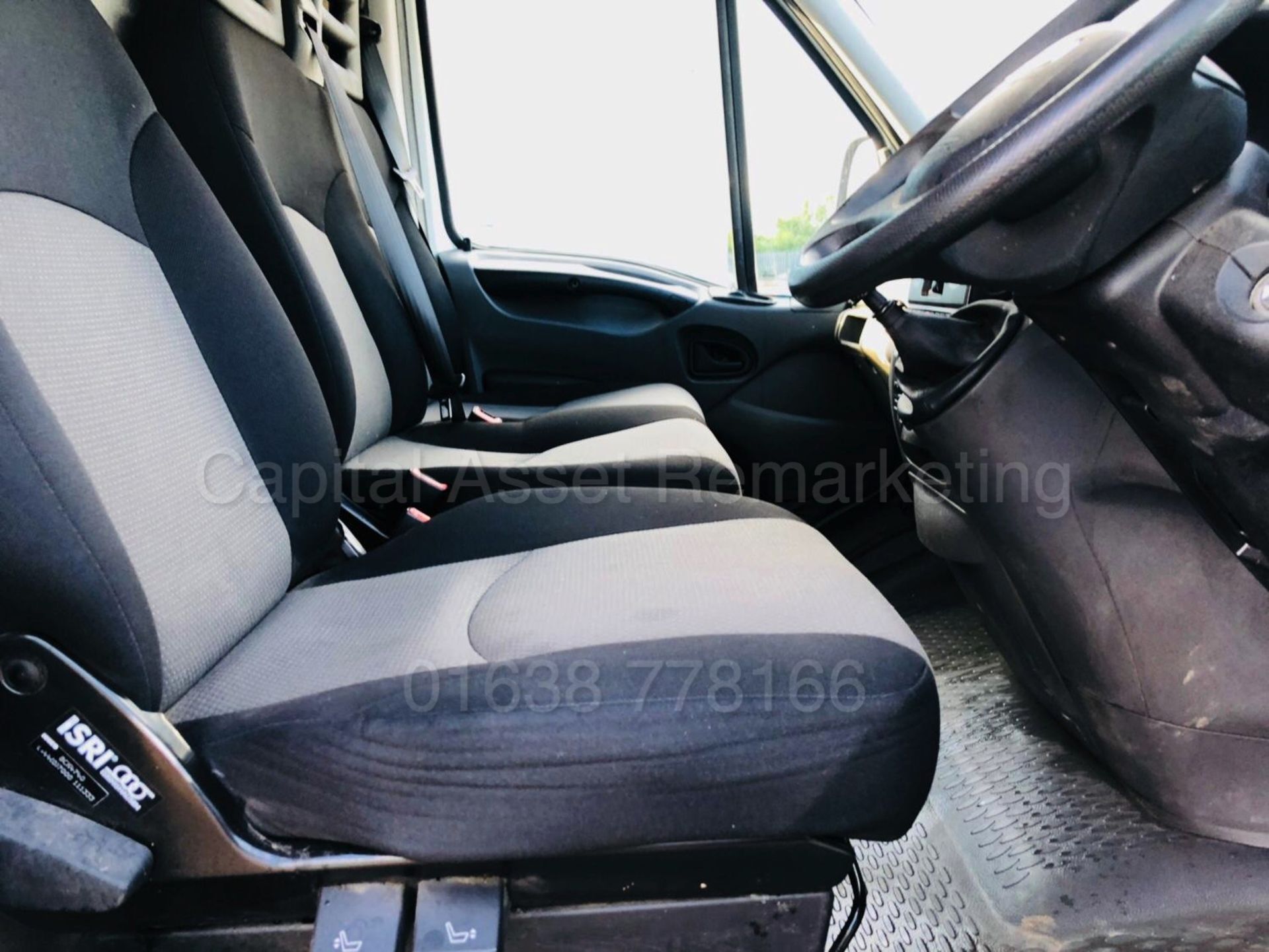 (On Sale) IVECO DAILY 35S11 'LCV - PANEL VAN' (2013 MODEL) '2.3 DIESEL - 110 BHP - 6 SPEED' - Image 24 of 32